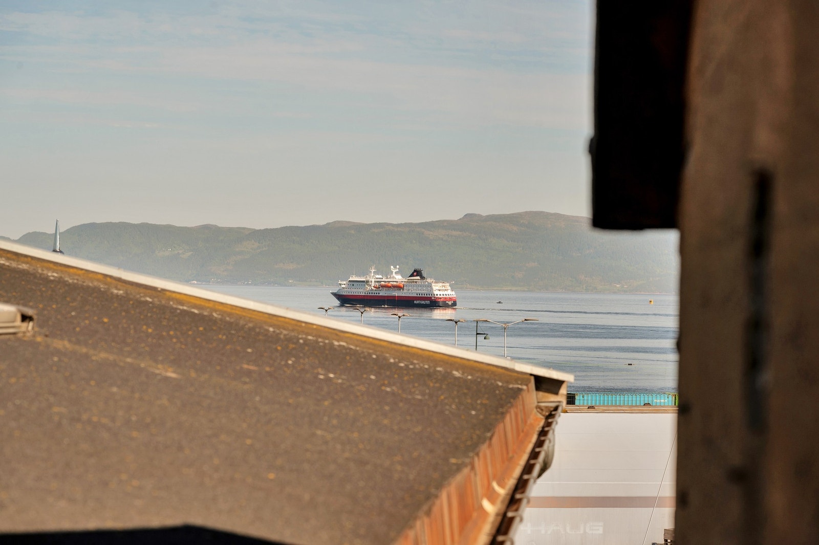 Flott fjordutsikt fra takterrassen. Galleribilde
