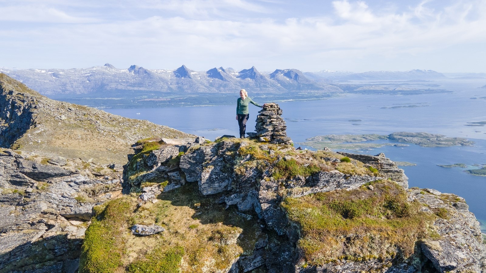 Utsikt mot de Syv søstre fra Dønnamannen Fotograf: Kristoffer Møllevik / Visit Helgeland Galleribilde