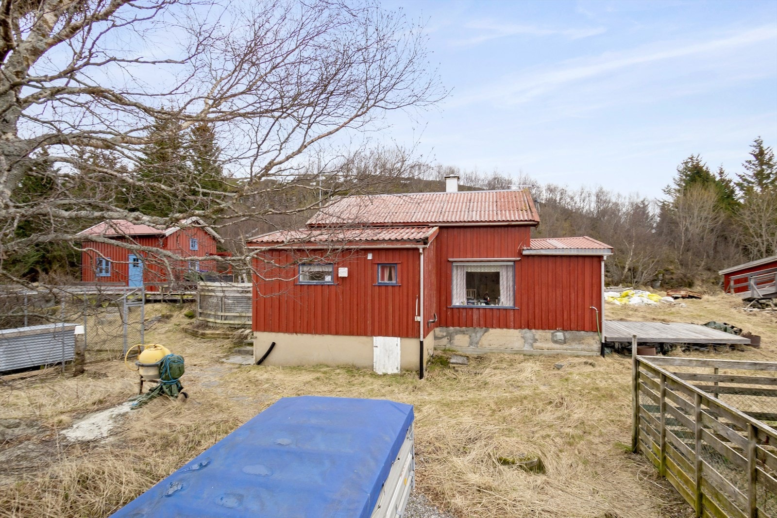 Det er tillaget flere innhengninger hvor tidligere eier hadde hundene sine Galleribilde