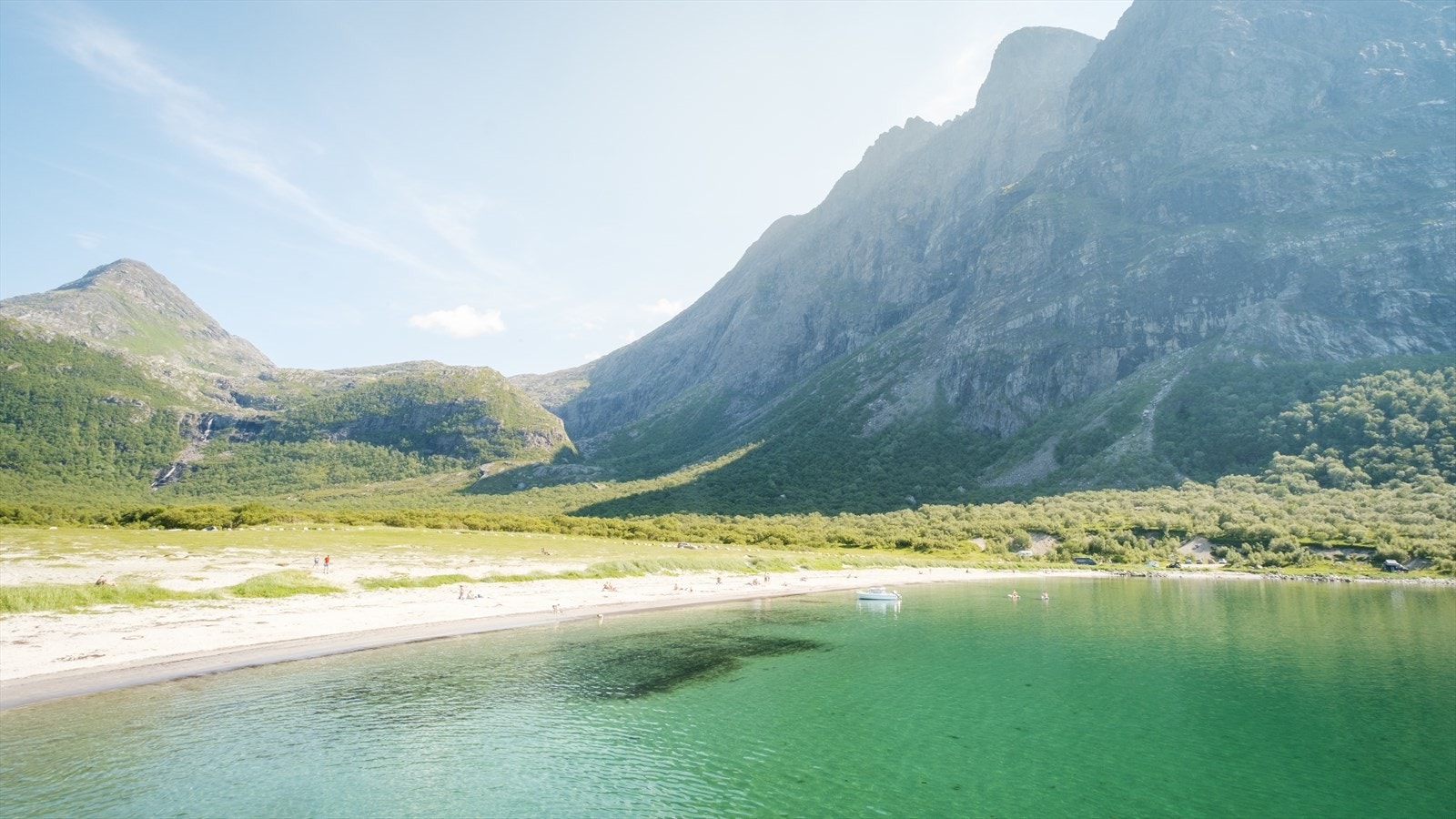 Breivika badestrand Fotograf: Kristoffer Møllevik / Visit Helgeland Galleribilde