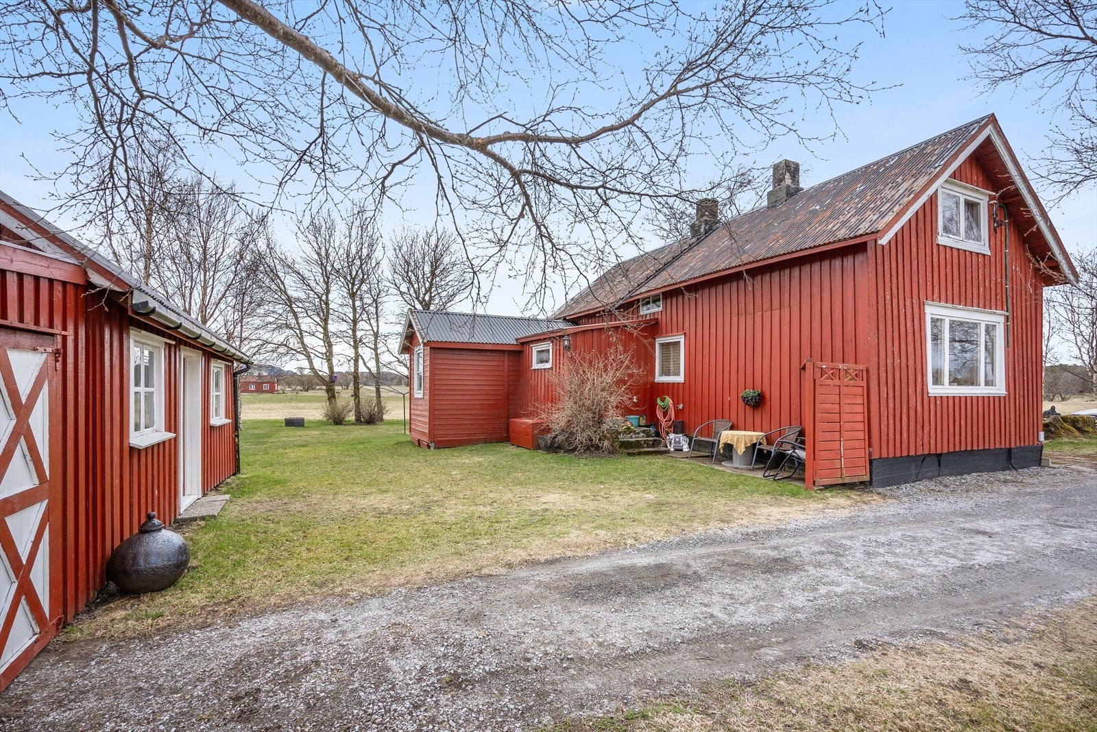 Boligen som er estimert oppført i 1920, fremstår som et renoveringsobjekt. Galleribilde