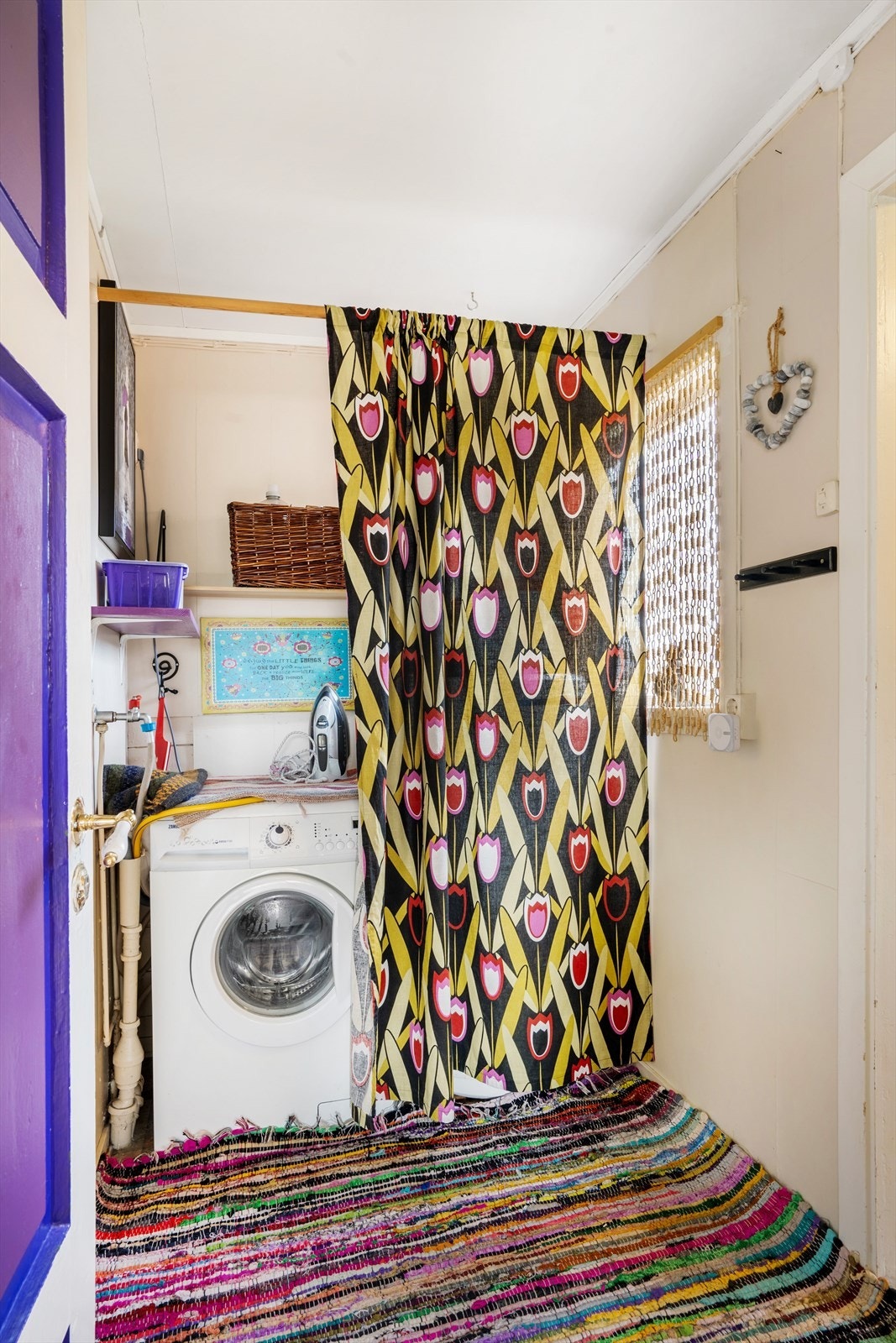 Gangen er tatt i bruk som vaskerom. Galleribilde