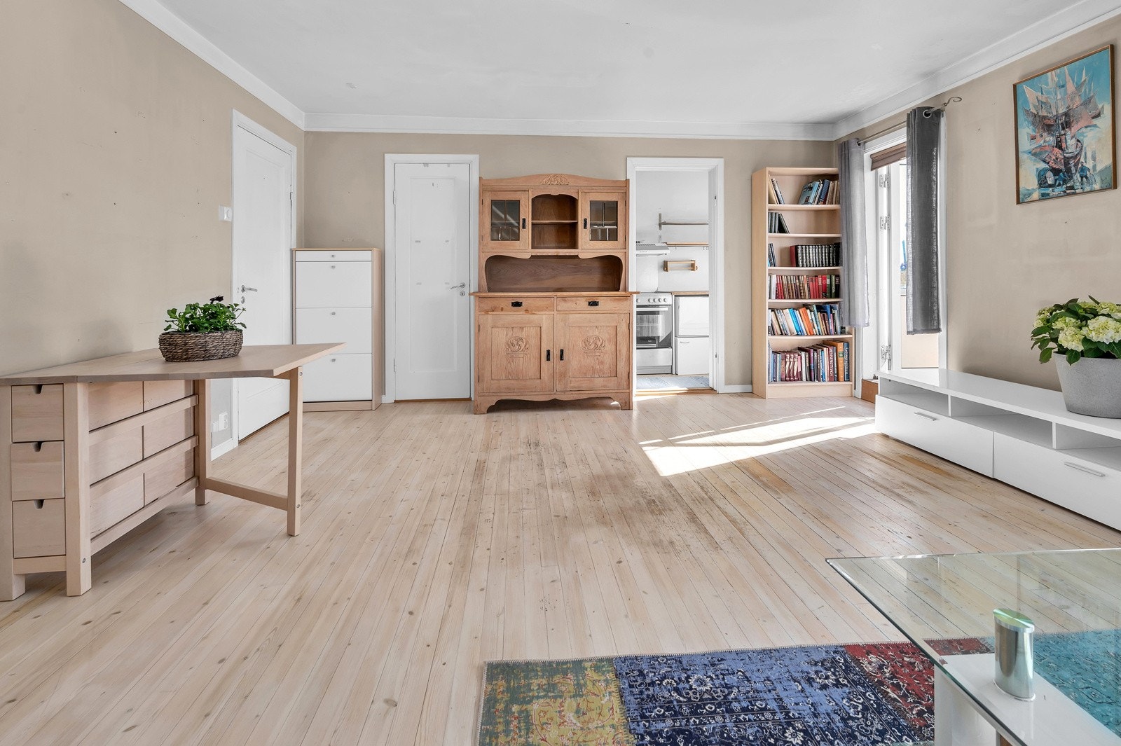 Fra stuen sett mot kjøkken. Galleribilde