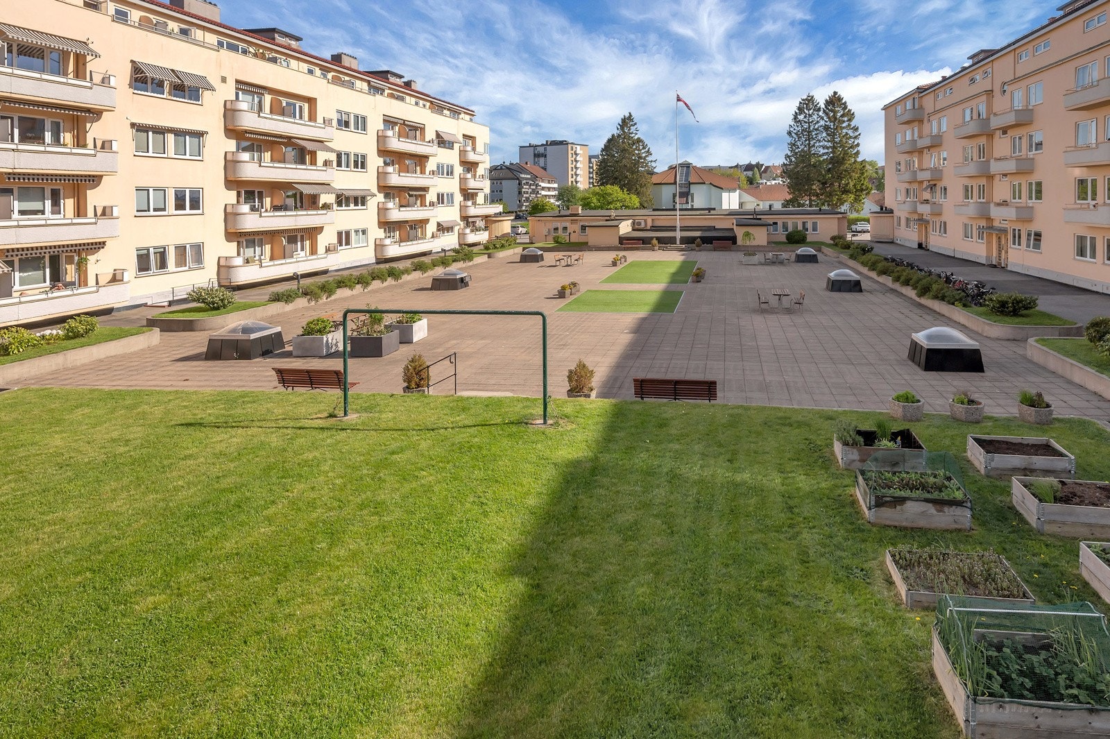 Meget attraktiv beliggenhet i ærverdige Solbygg. Galleribilde