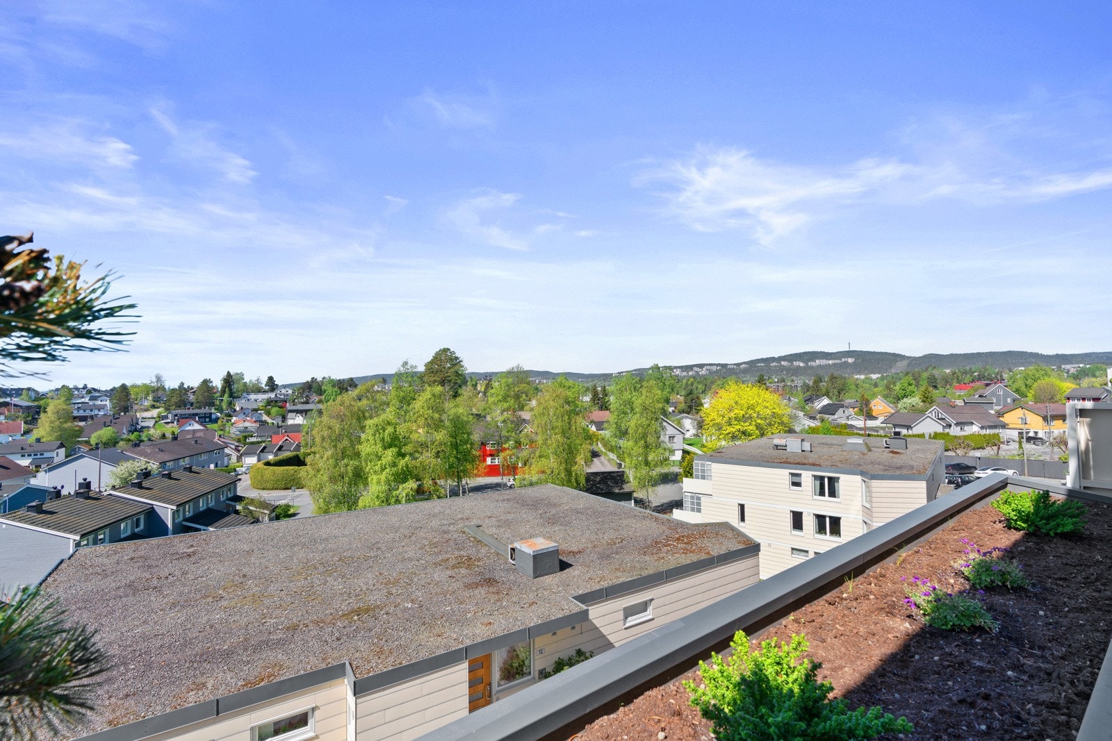 Utsyn fra terrassen og utover nabolaget. Galleribilde