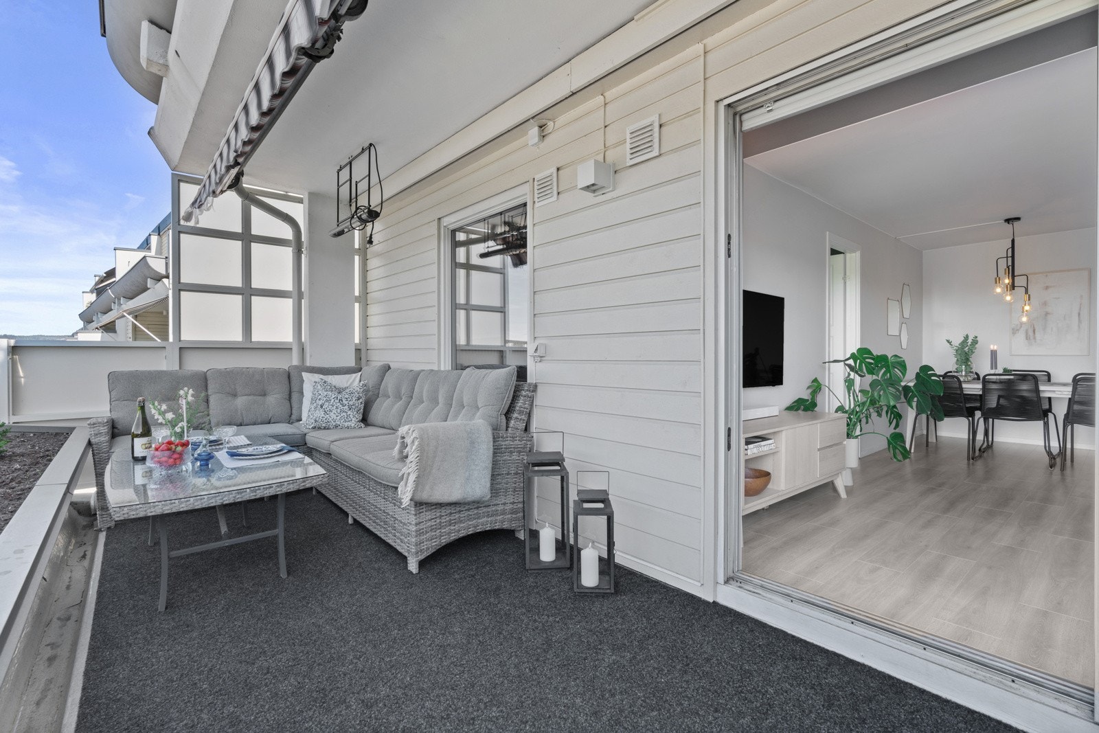Fra stuen kommer du ut til en vestvendt terrasse på ca. 12,5 kvm. Galleribilde