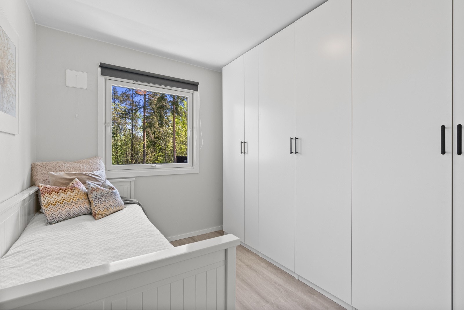 Leilighetens to andre soverom egner seg godt som barnerom. Galleribilde