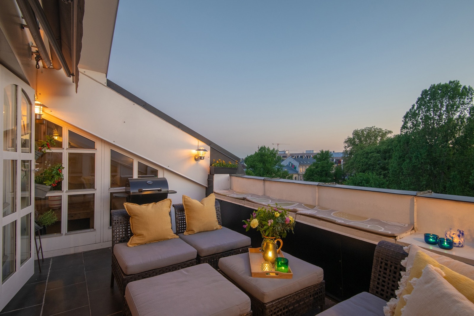 Her kan man grille med utsikt over Olaf Ryes parken og terrassen har varmekabler I gulvet. Galleribilde