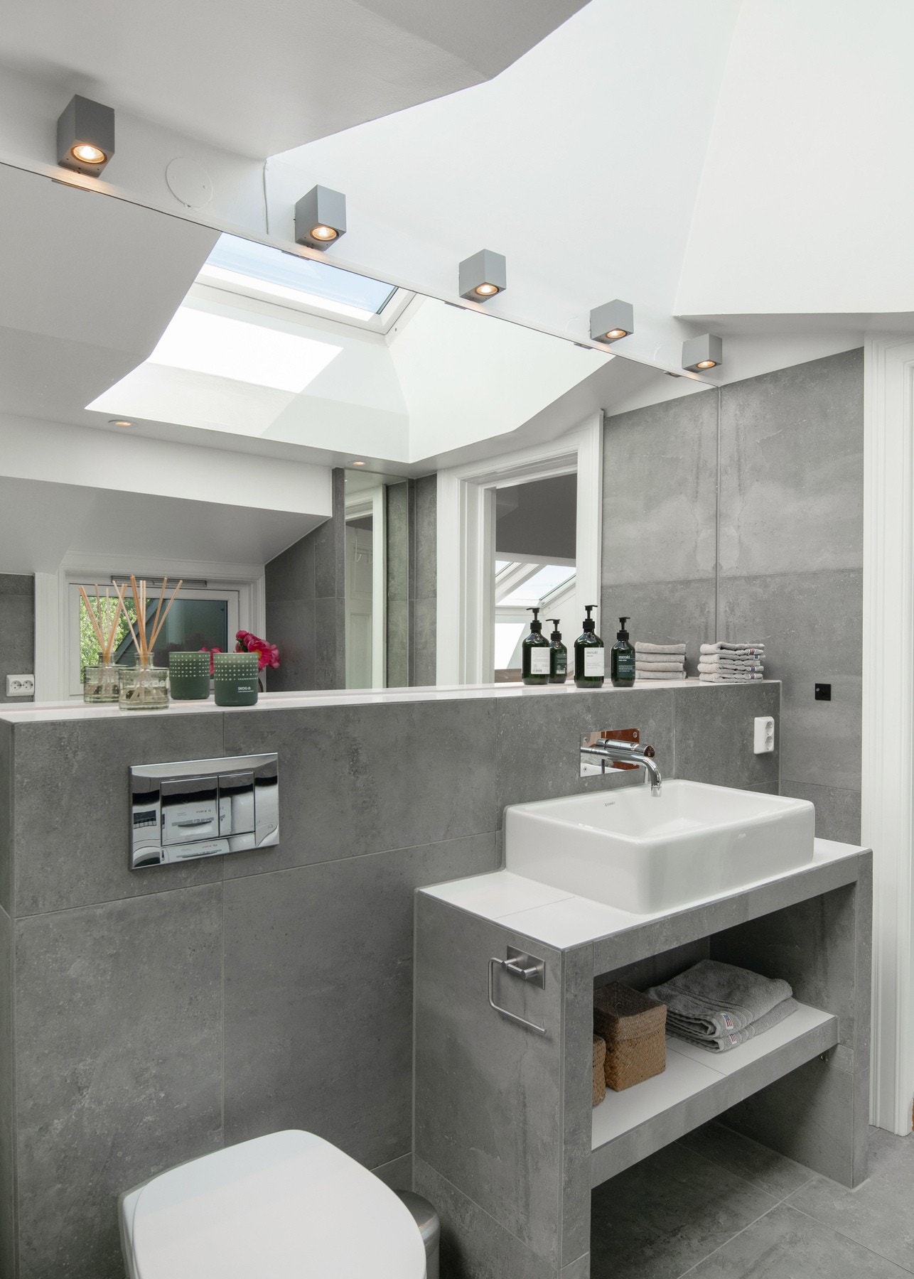 Vakkert overlys fra takvinduer. Galleribilde