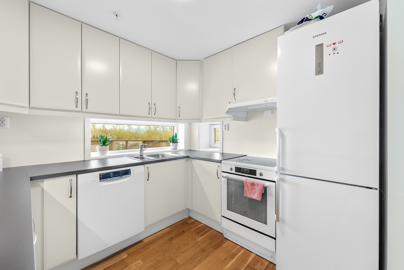 Det er mulig å kjøpe med både hvitevarer og diverse annet inventar dersom ønskelig. Galleribilde