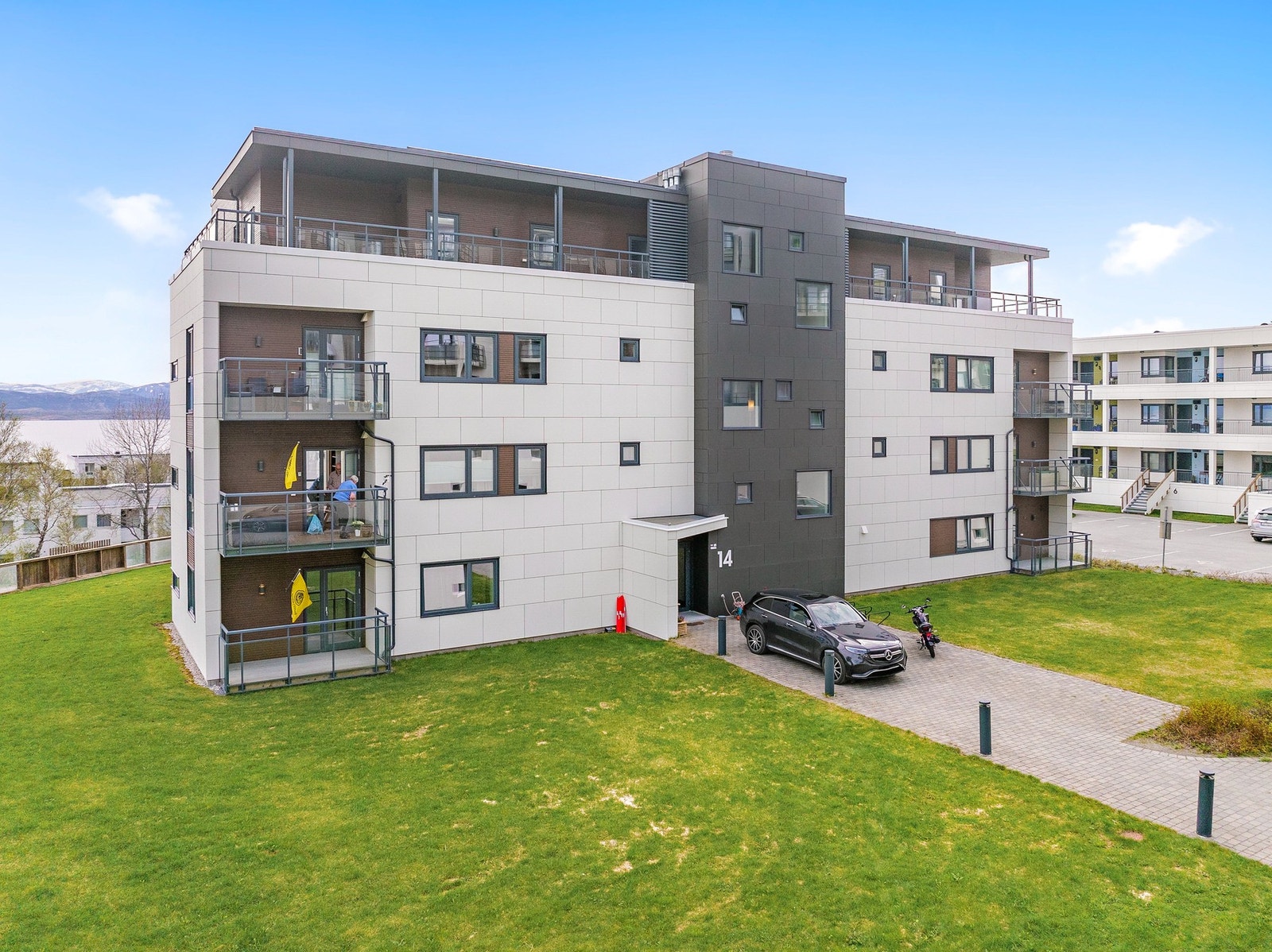 Med boligen følger det bod og fast parkeringsplass i felles garasjeanlegg. Galleribilde