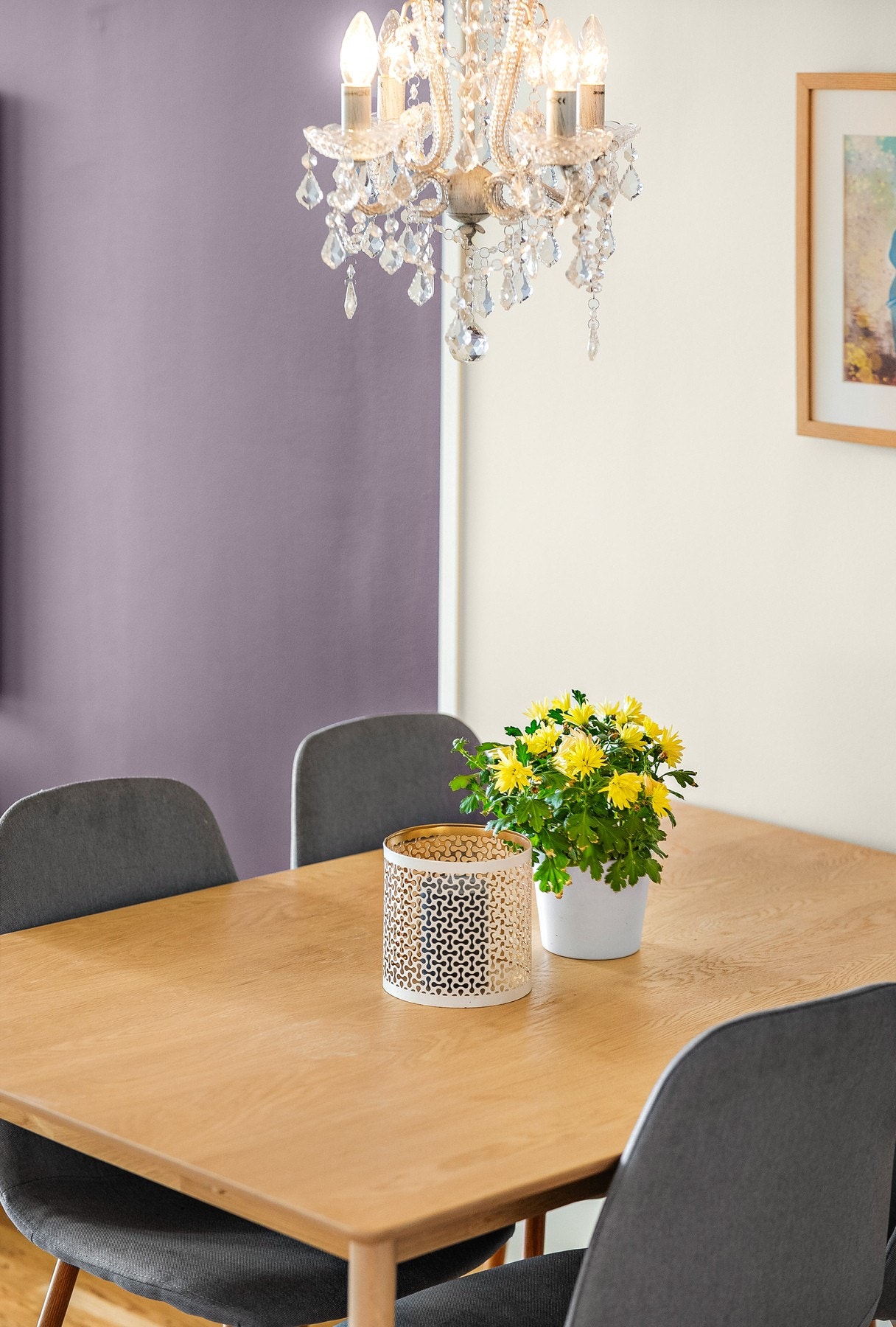 Spisestueglimt. Galleribilde