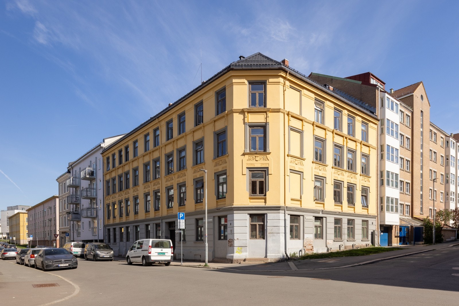 Fasade sett fra gaten. Galleribilde