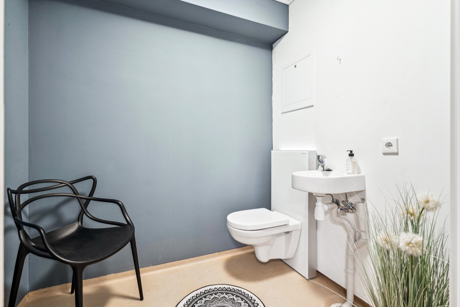 Praktisk med ekstra toalett og opplegg for vaskemaskin. Galleribilde