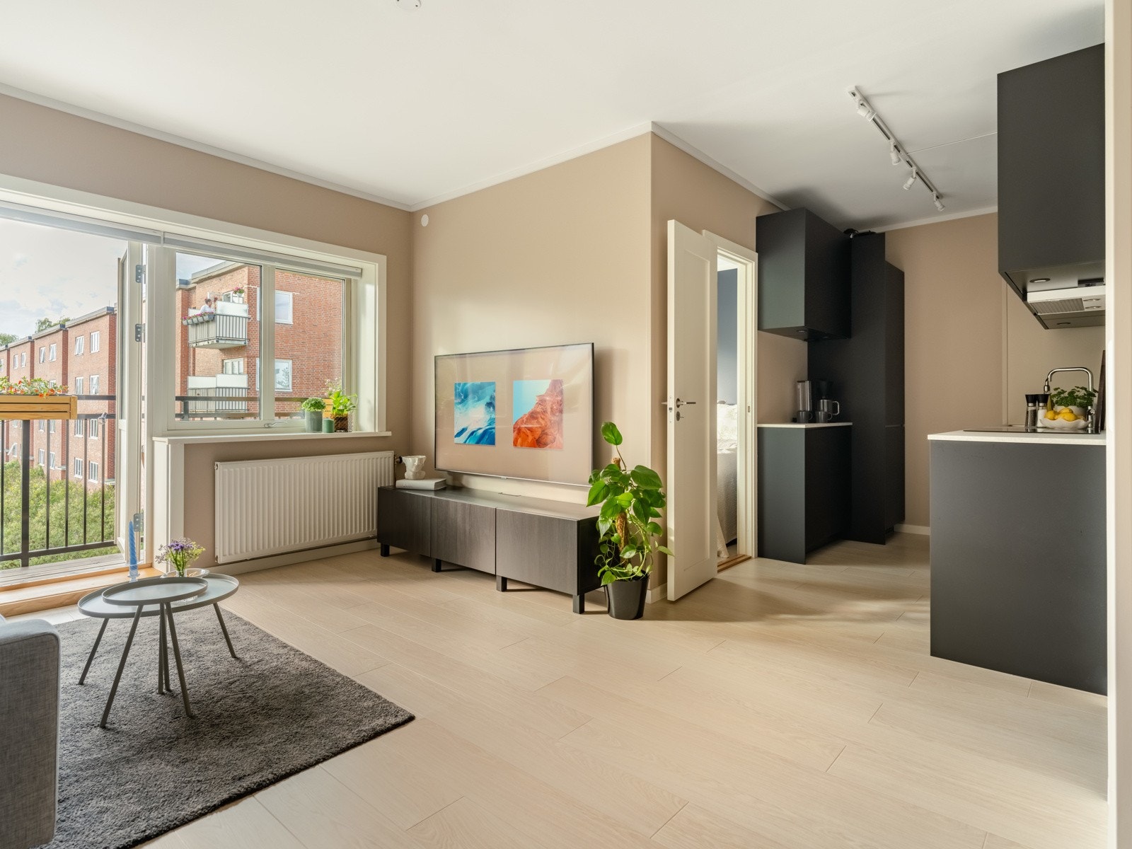Kjøkkenet har innredning fra kvalitetsleverandøren Kvik. Galleribilde
