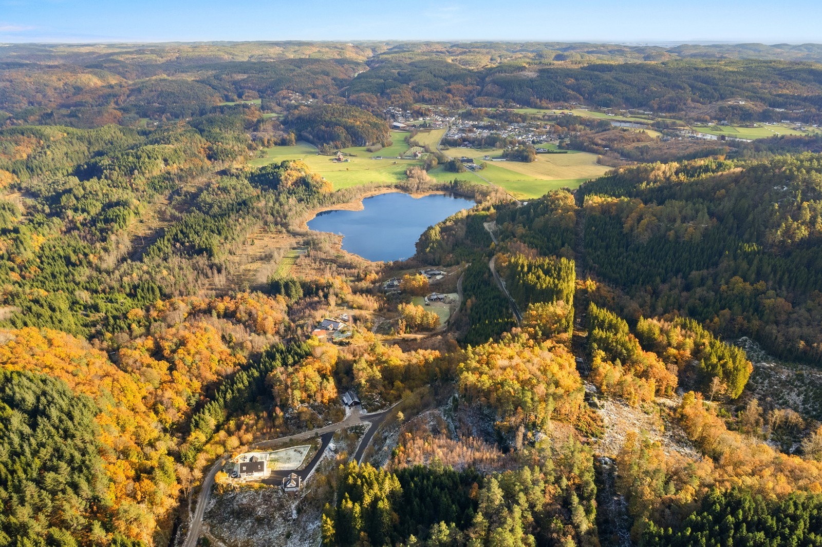 Tomtene er oppmålt og utgjør hhv. 1000 kvm og kvm. Galleribilde