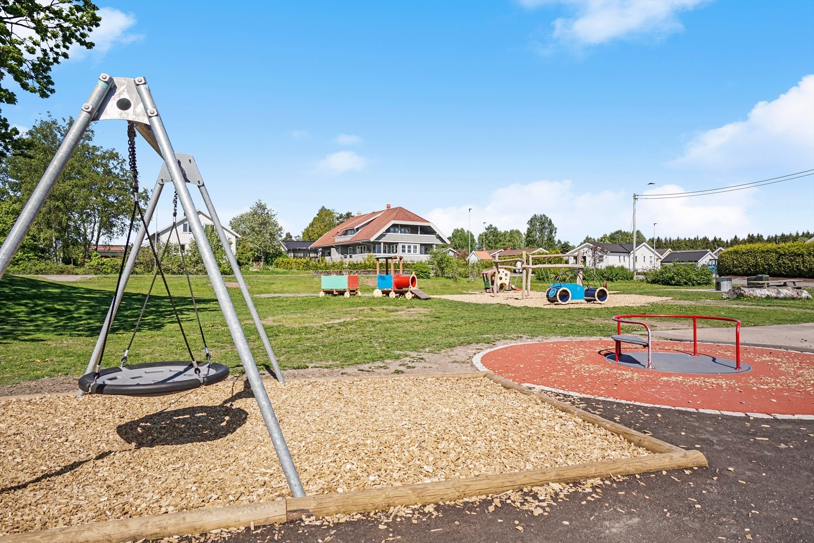 Flott lekeplass kun et steinkast unna. Galleribilde