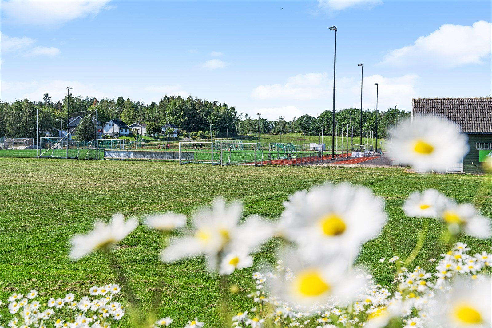 Flotte fotballbaner kun få minutter unna. Galleribilde