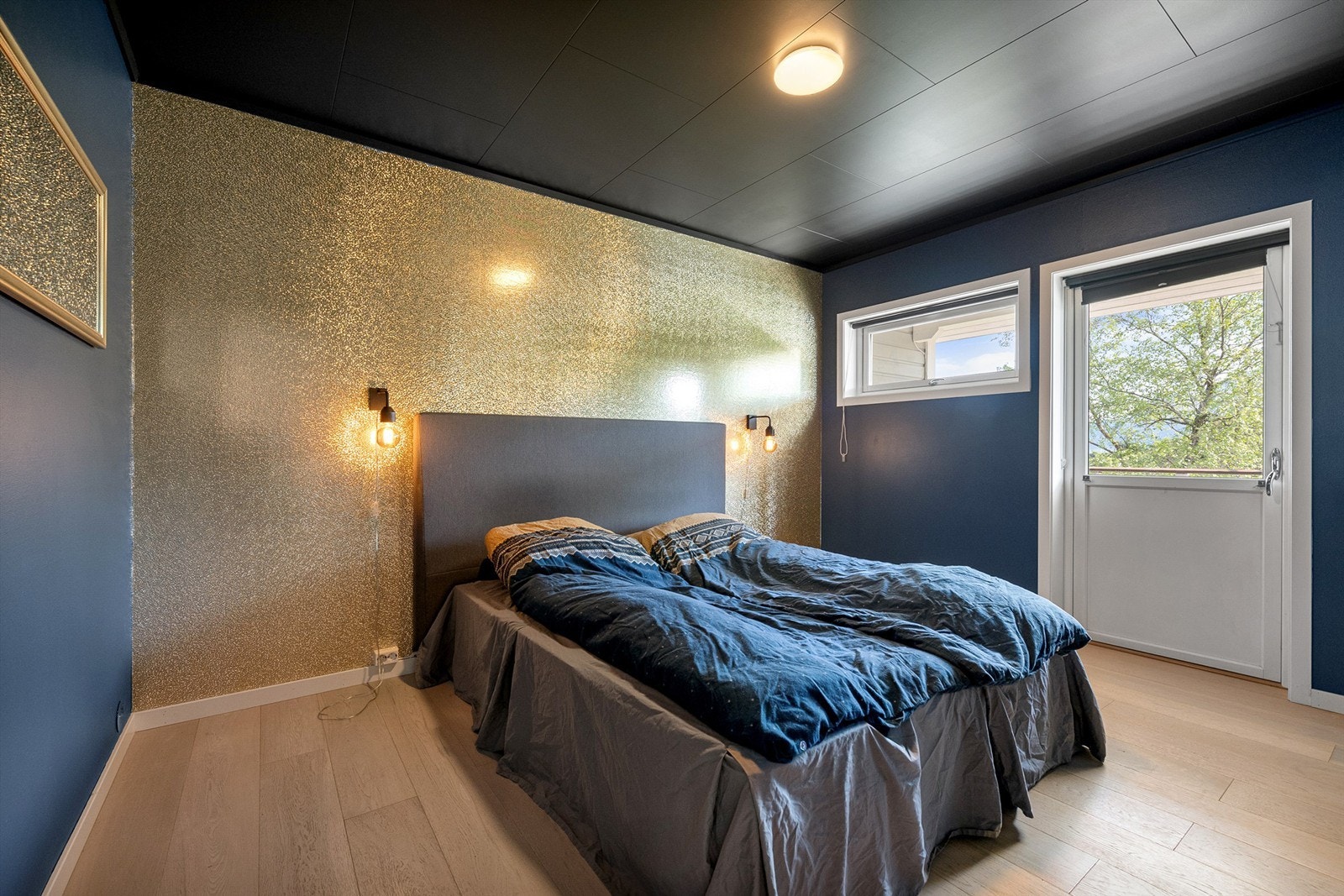 Soverom 1 med utgang til veranda Galleribilde