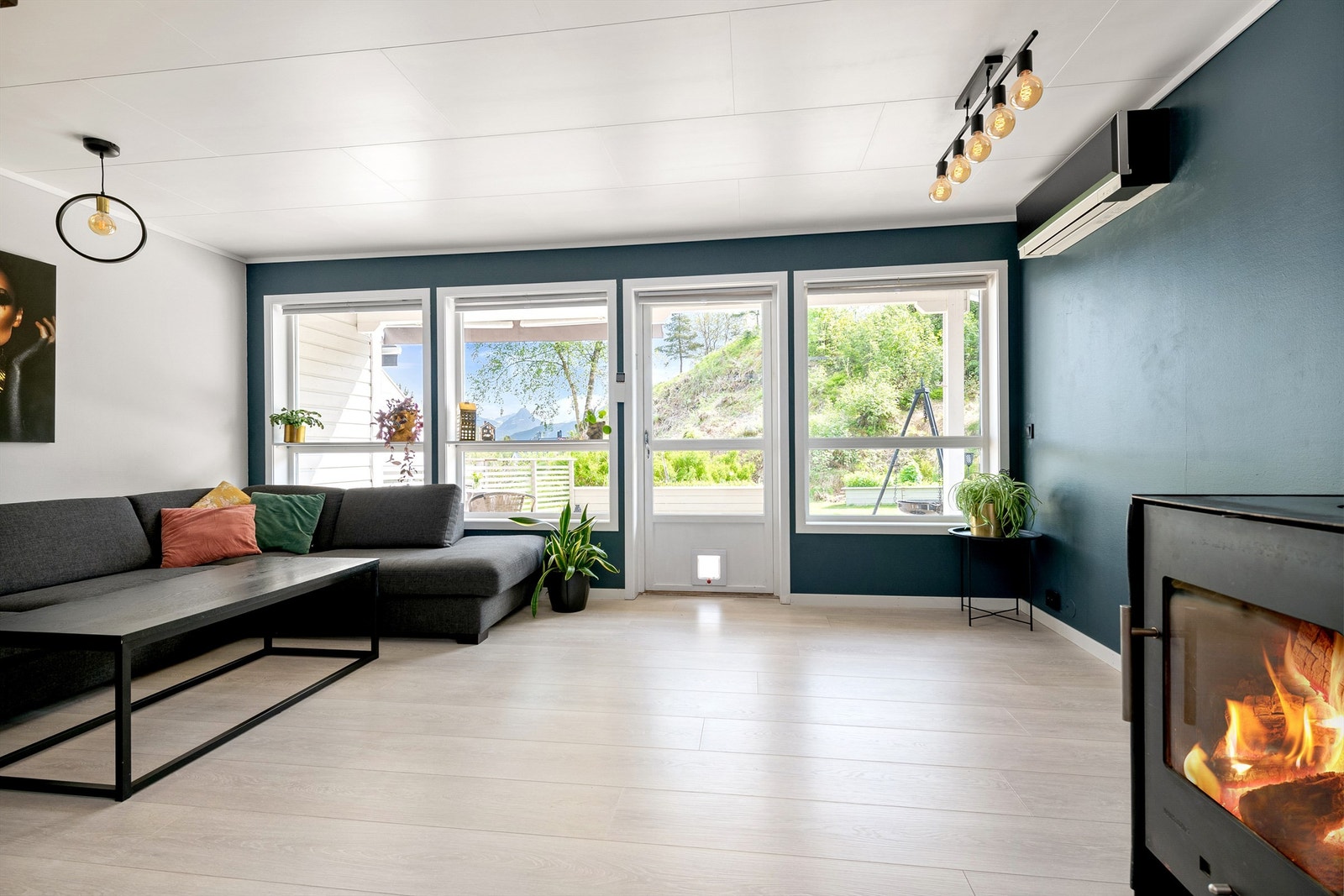 Nytt laminatgulv på stue/kjøkken i 2021 Galleribilde