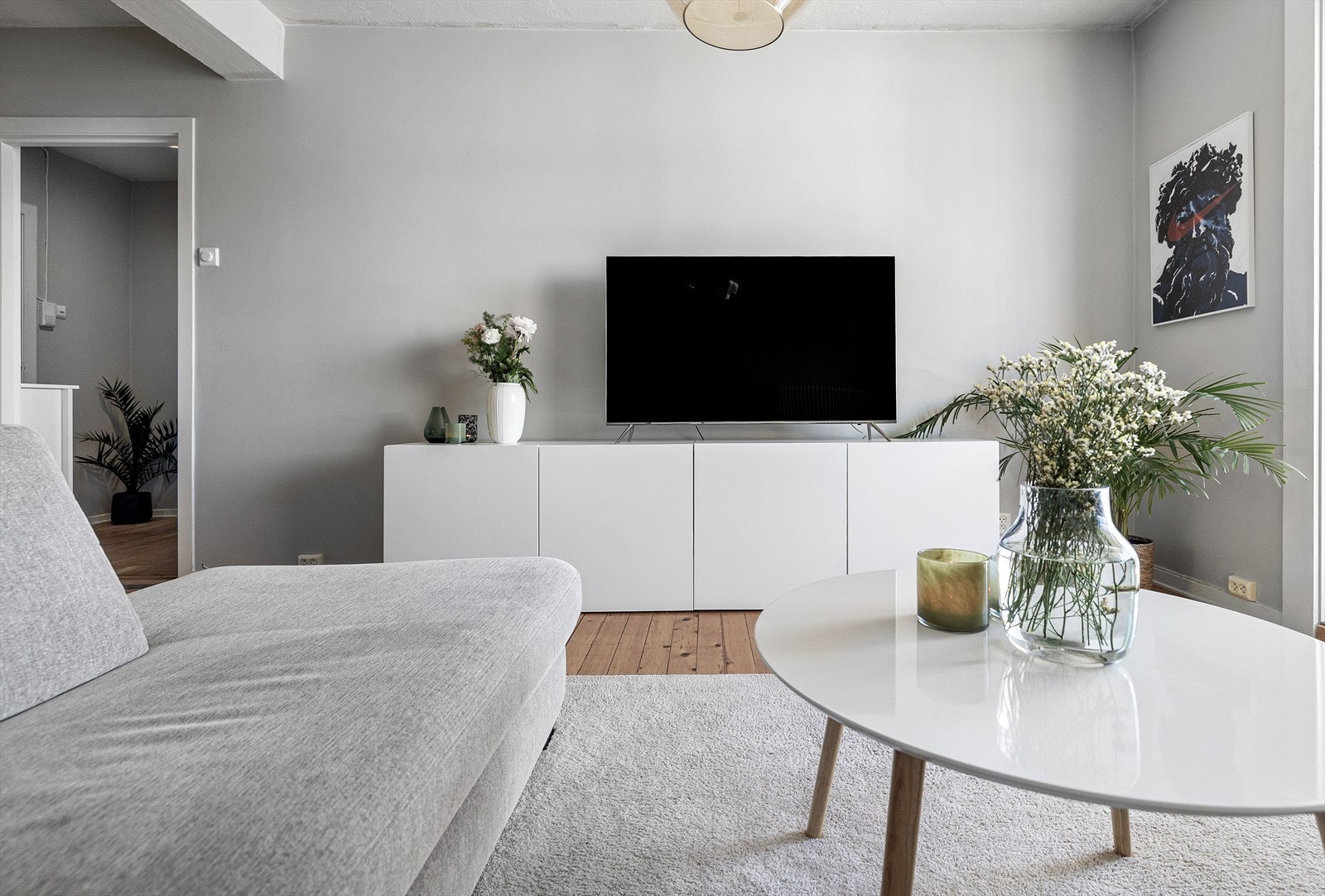 Fin plass til TV og oppbevarings møblement Galleribilde