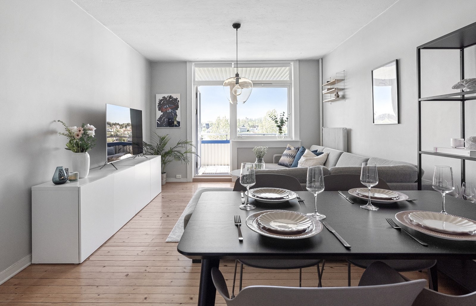 Her har man også god plass til spisebord Galleribilde