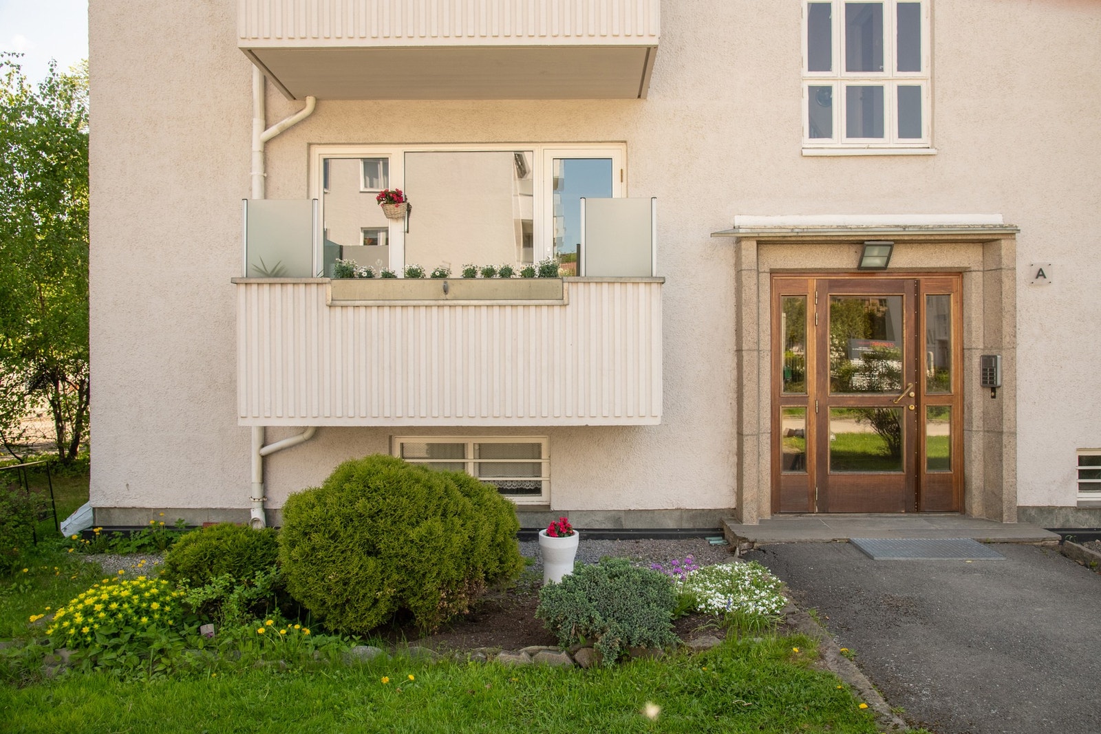 Høy 1. etasje med lite innsyn. Galleribilde
