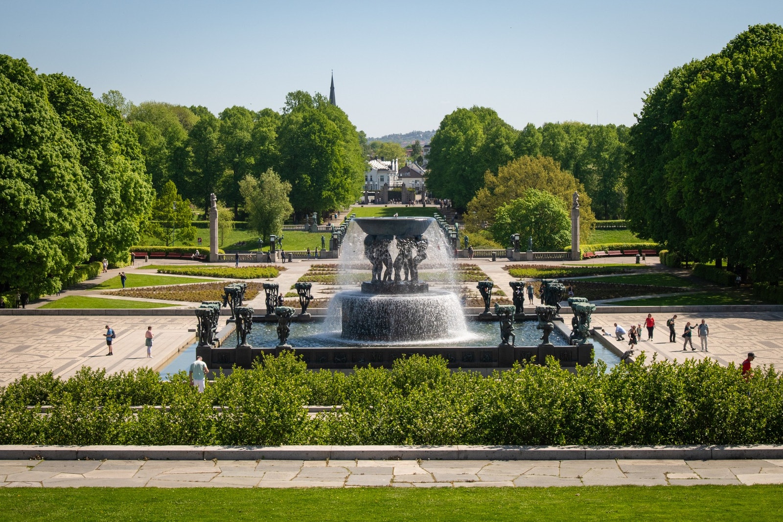 Frognerparken med storslåtte Vigelangsparken, Hundesletta og Frognerbadet er din nærmeste nabo. Galleribilde