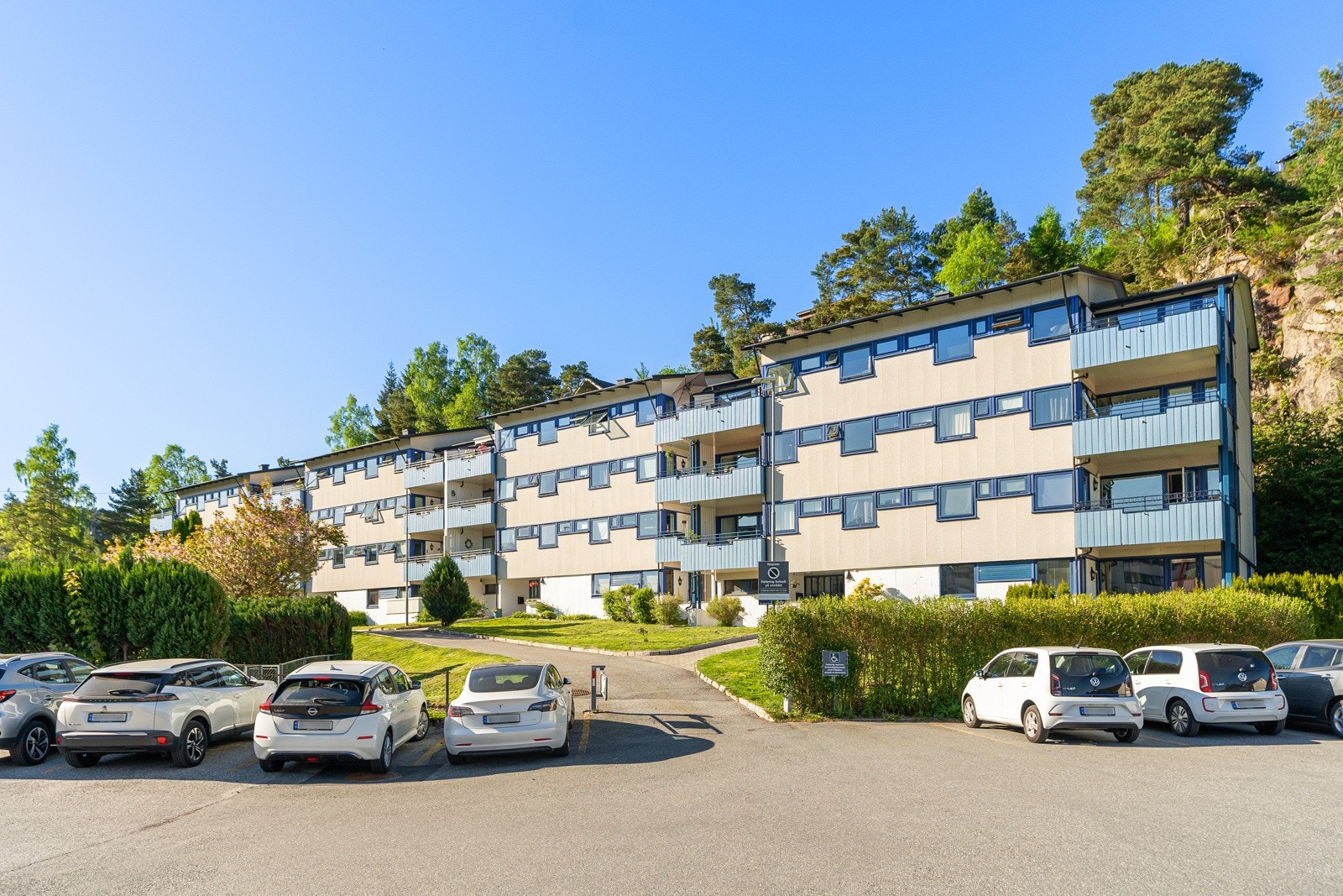 Borettslaget ligger skjermet fra støy og trafikk i sentrum av Fyllingsdalen. Galleribilde