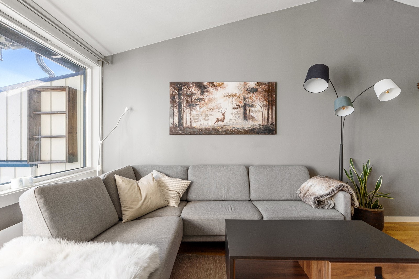 Her er det god plass til å møblere med den favoriserte sofakroken. Galleribilde