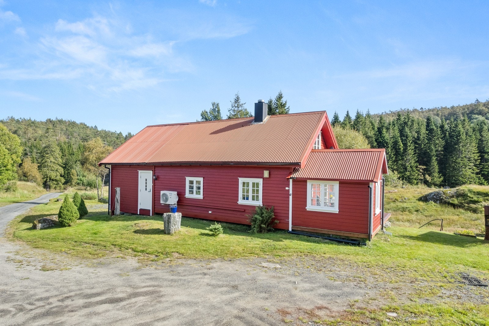 Velkommen til Sørhelleveien 343 på Sørhelle/ Kvinesheia. Galleribilde