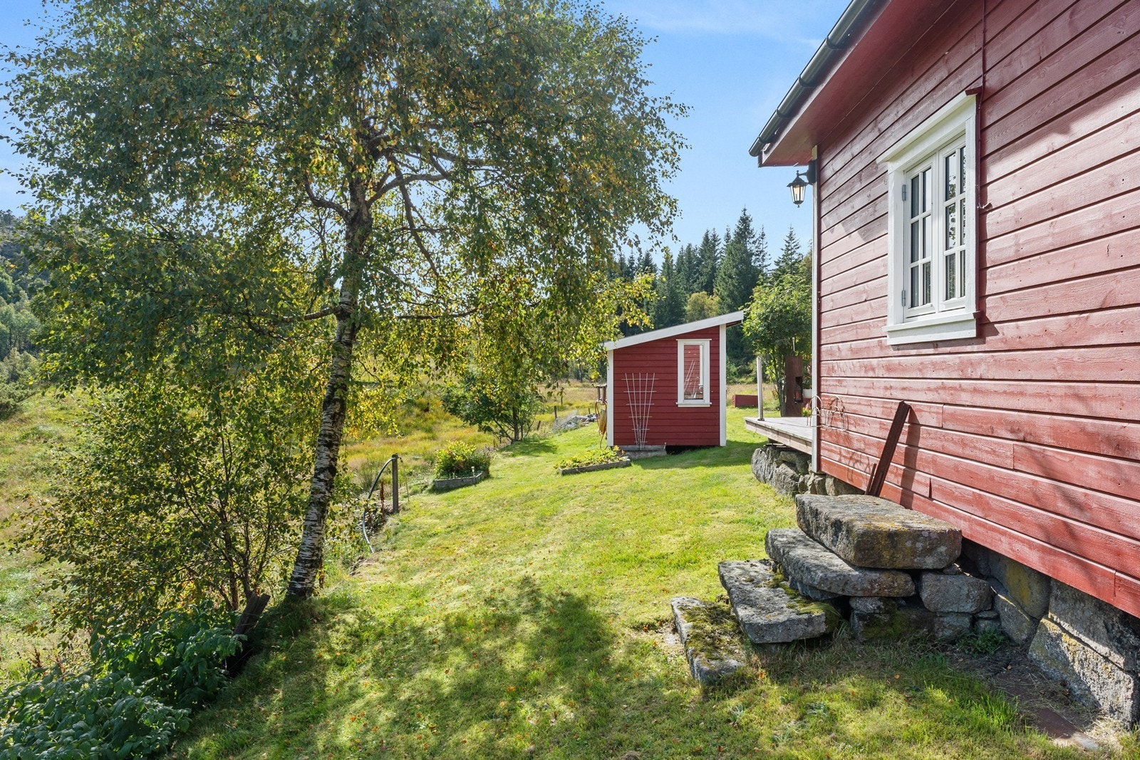 Flott trapp i naturstein som var tidligere hovedinngang. Galleribilde