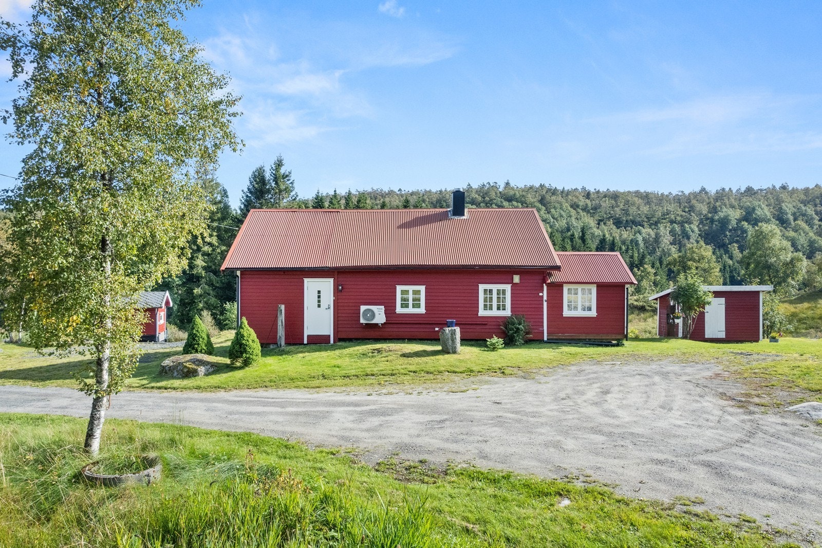 Sørhelle ligger i enden av en kommunal vei. Galleribilde