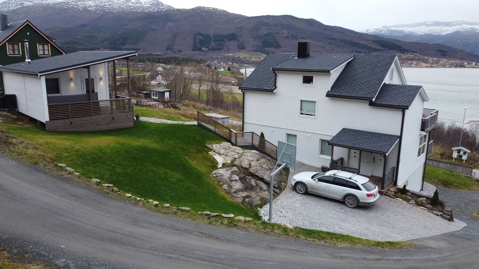 Eiendommen har et flott uteområde! Galleribilde