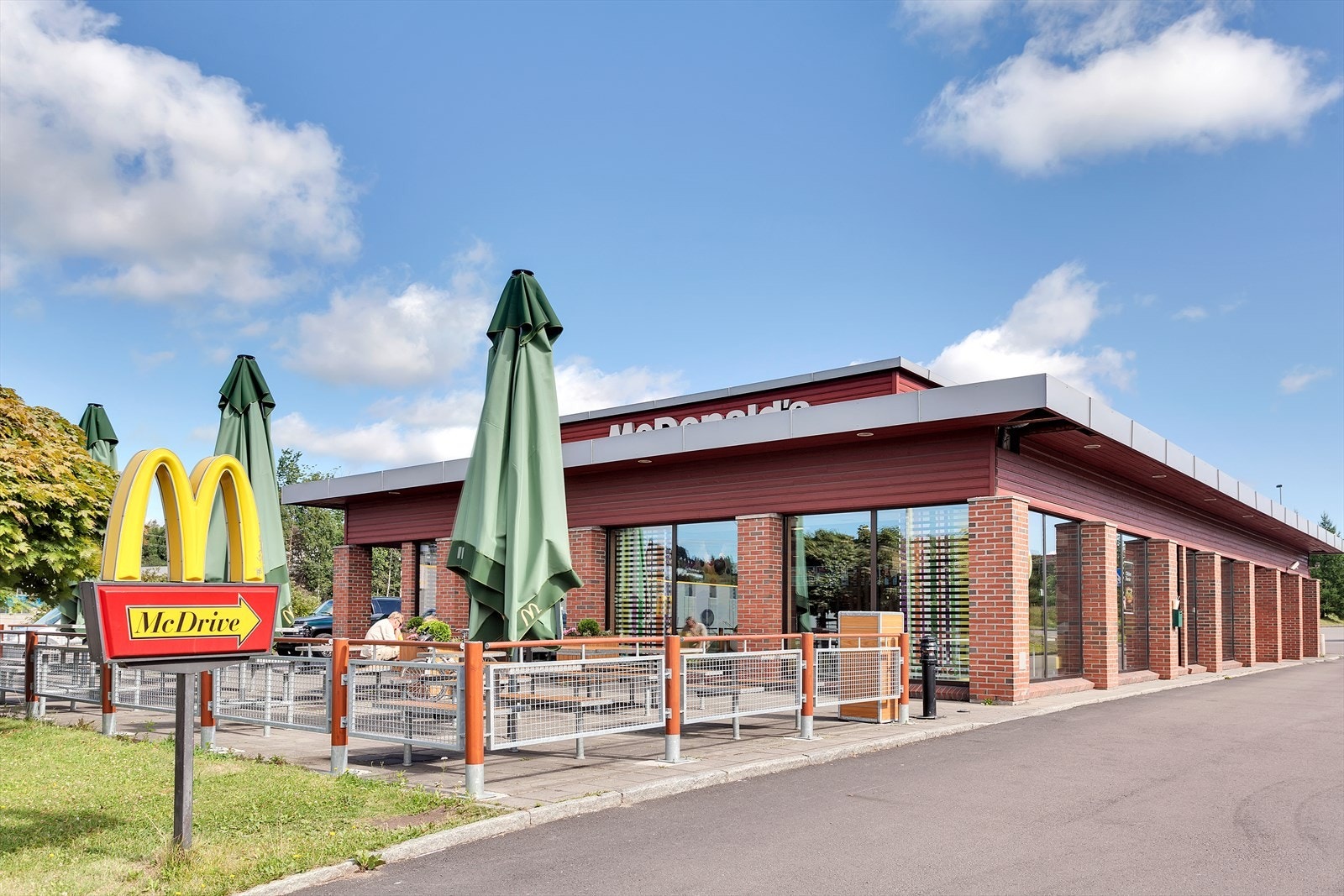 McDonald's, kun 14 min gange fra boligen Galleribilde