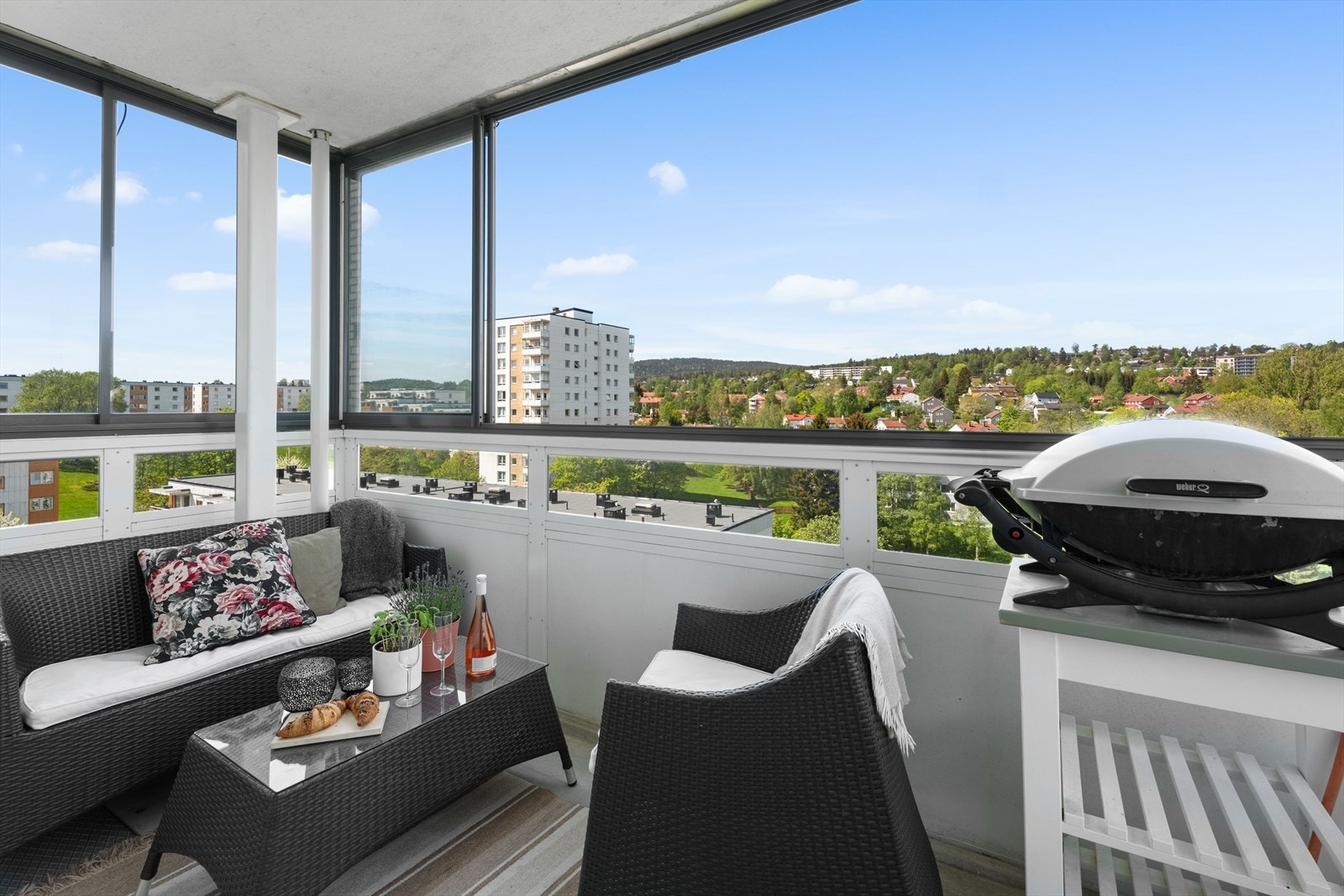 Stor innglasset balkong på ca 9 m2 Galleribilde