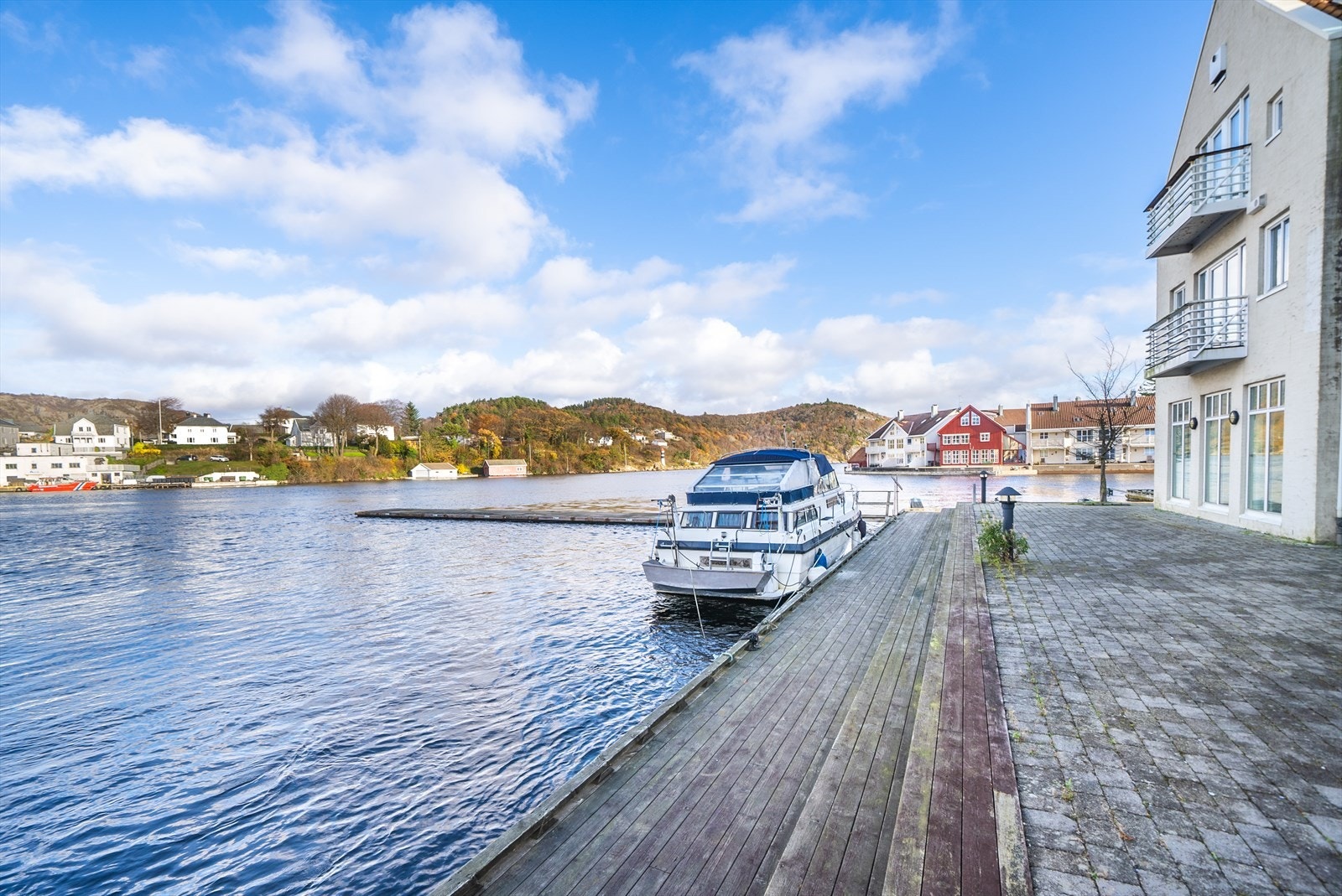 Ta bryggeslengen rundt byen Galleribilde