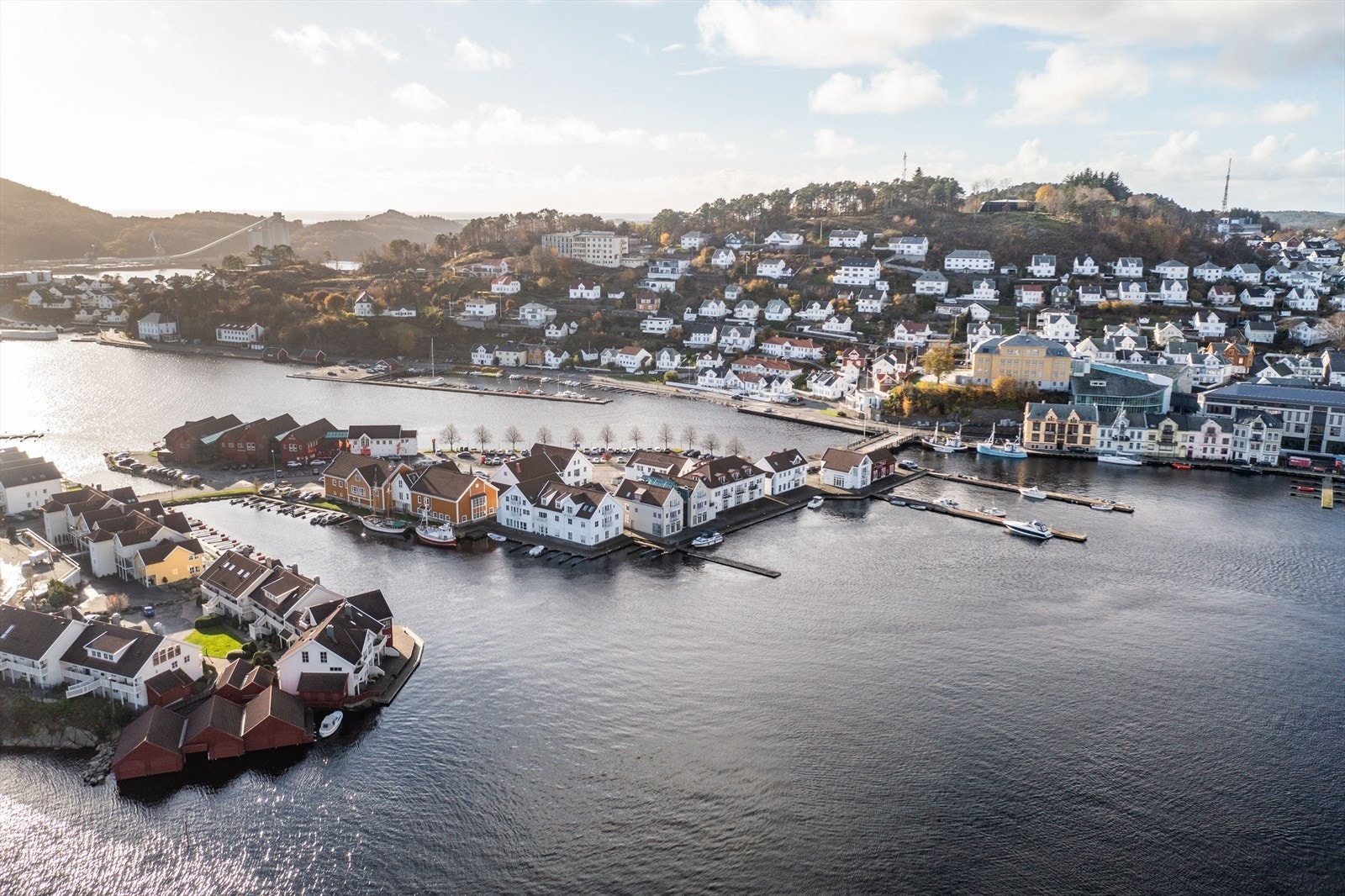 Leiligheten ligger meget sentralt til med kort avstand til alle byens fasiliteter. Galleribilde