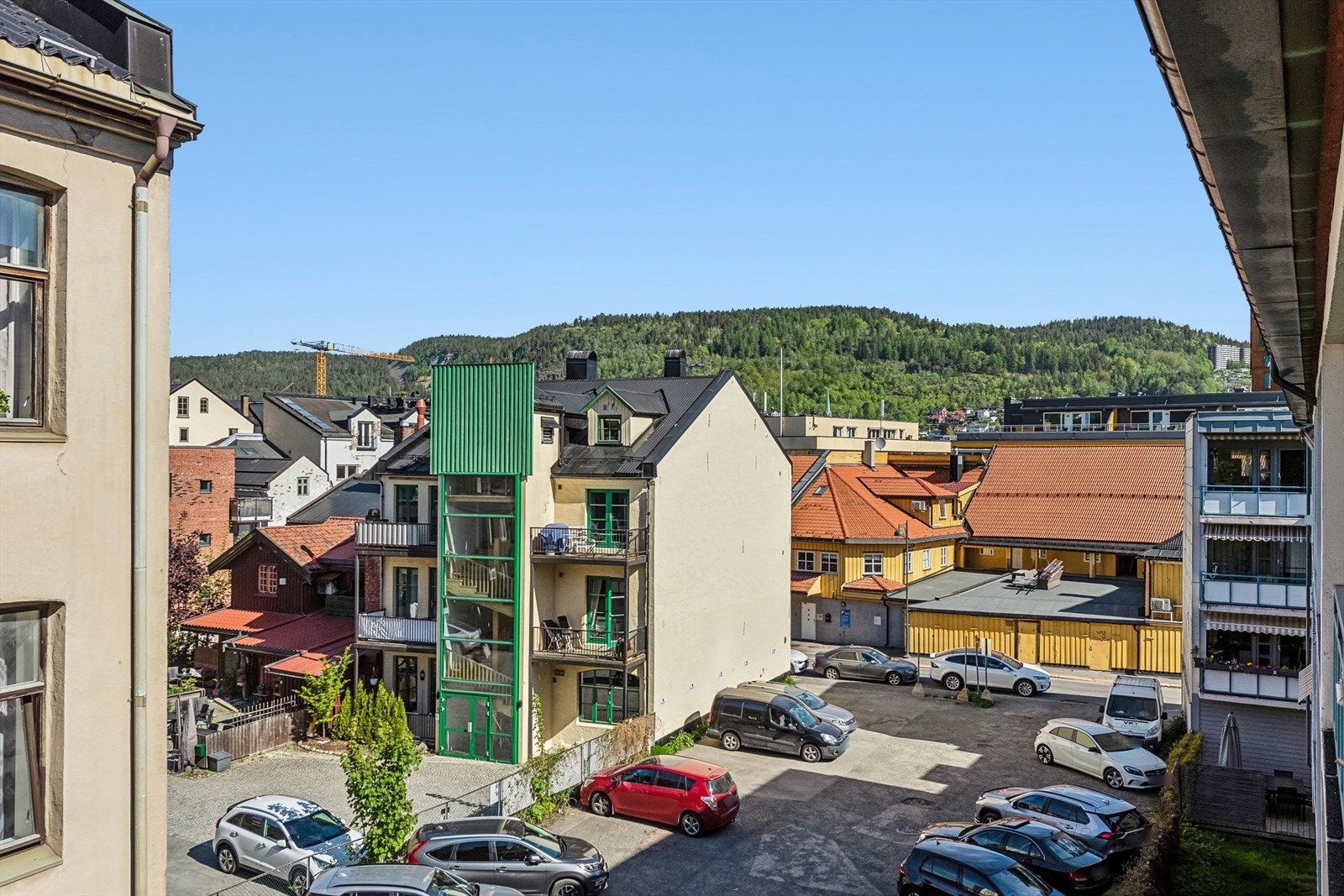 Overbygget og fin balkong med fin utsikt over nærområdene. Galleribilde