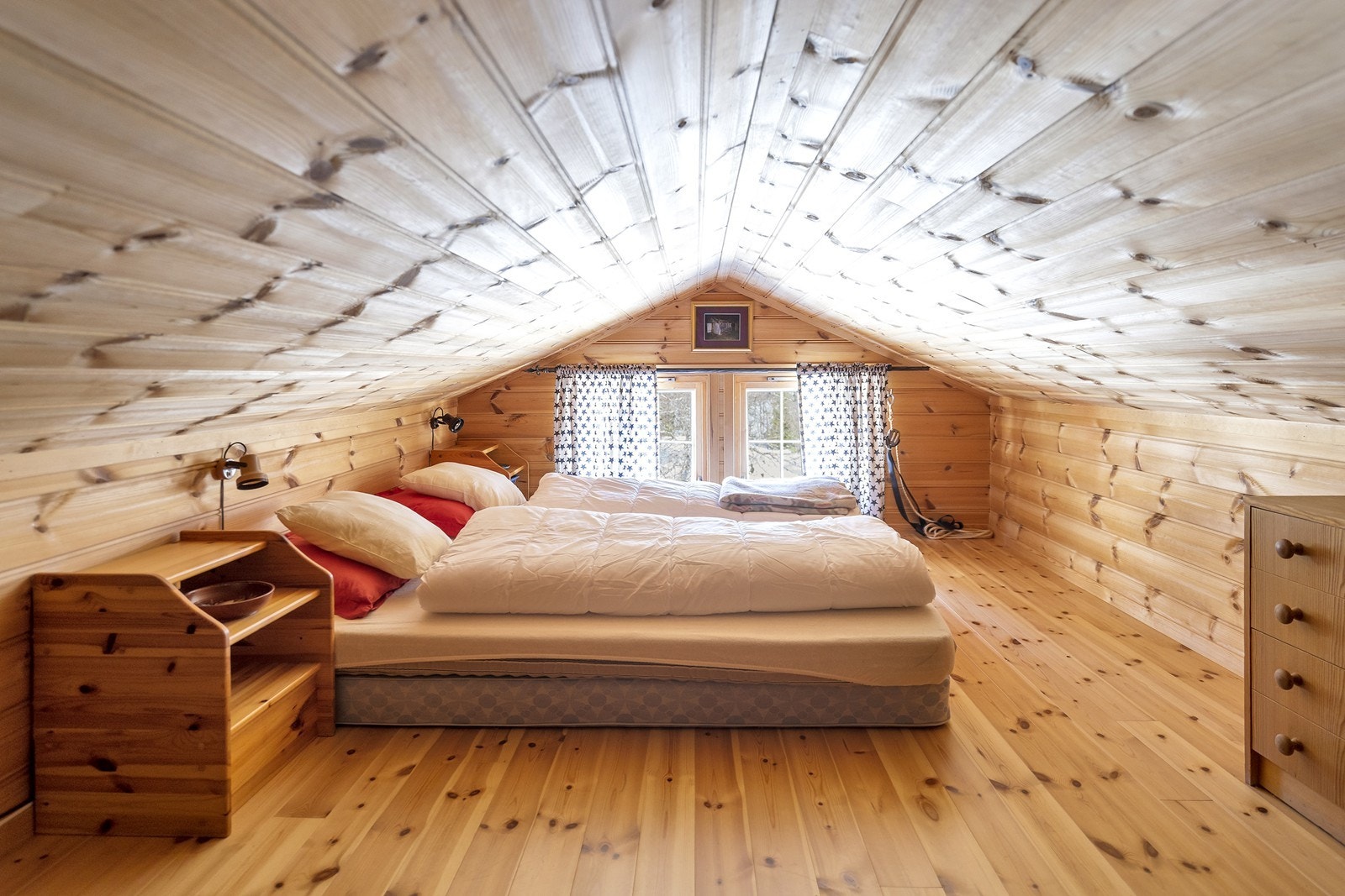 Hems - i dag innredet med sengeplasser (ikke godkjent som soverom eller til varig opphold) Galleribilde