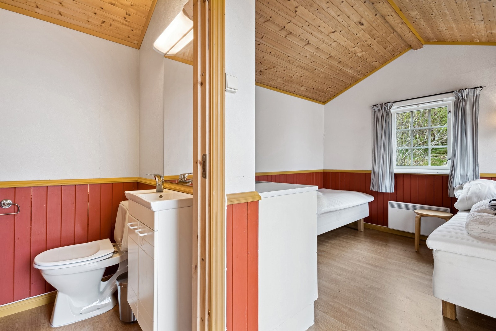 Anneks. Det gjøres oppmerksom på at bygget er godkjent som uthus. Endring fra uthus til anneks er søknadspliktig tiltak. Galleribilde