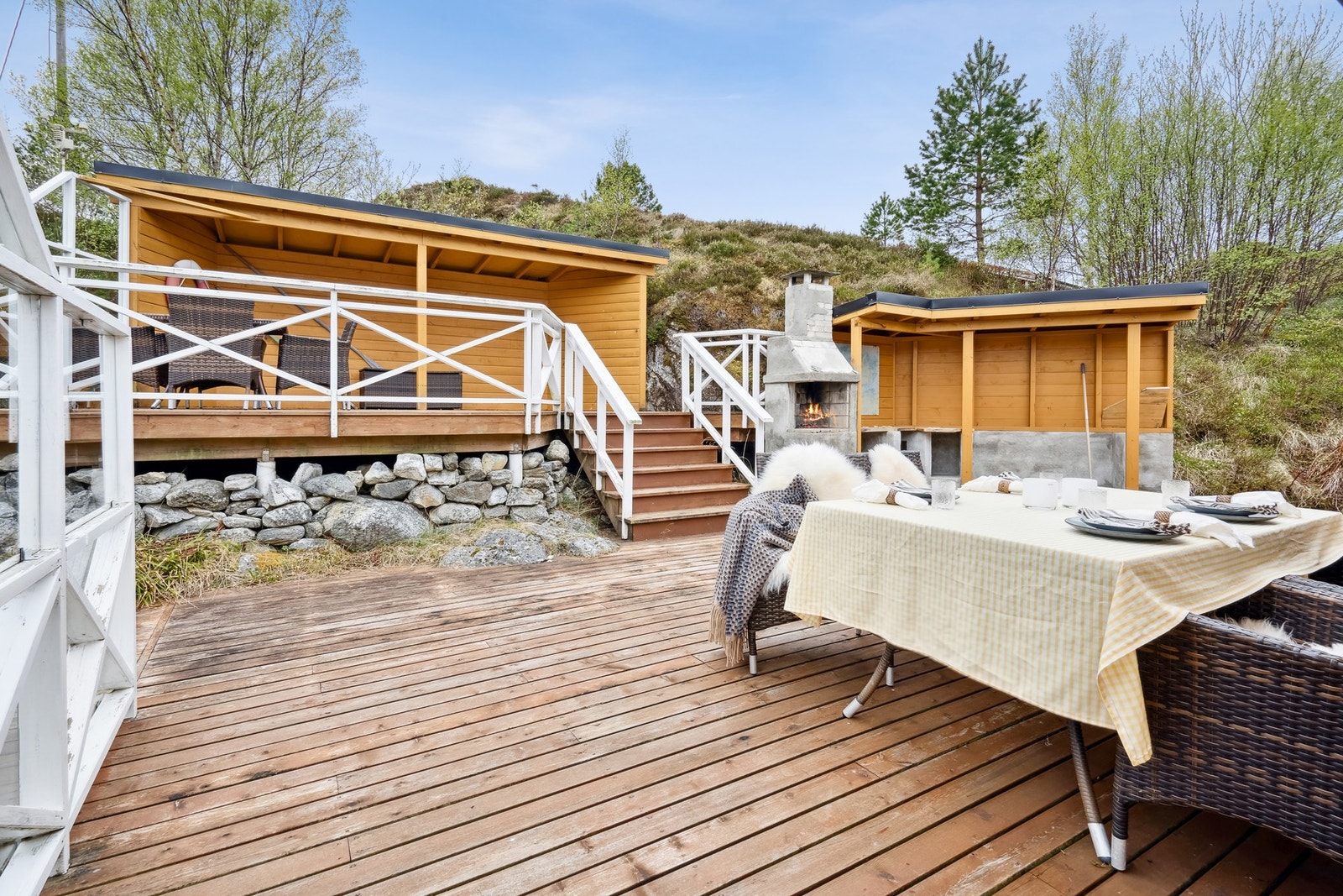 Plass til flere sittegrupper, grill m.m. Galleribilde