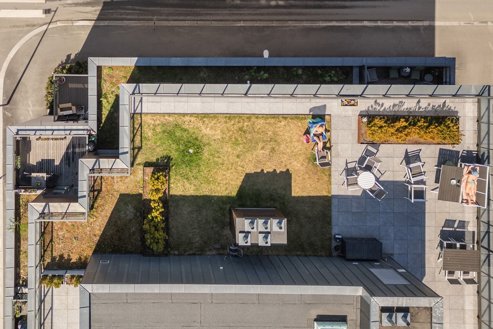 Innbydende takterrasse med gode solforhold om sommeren. Galleribilde