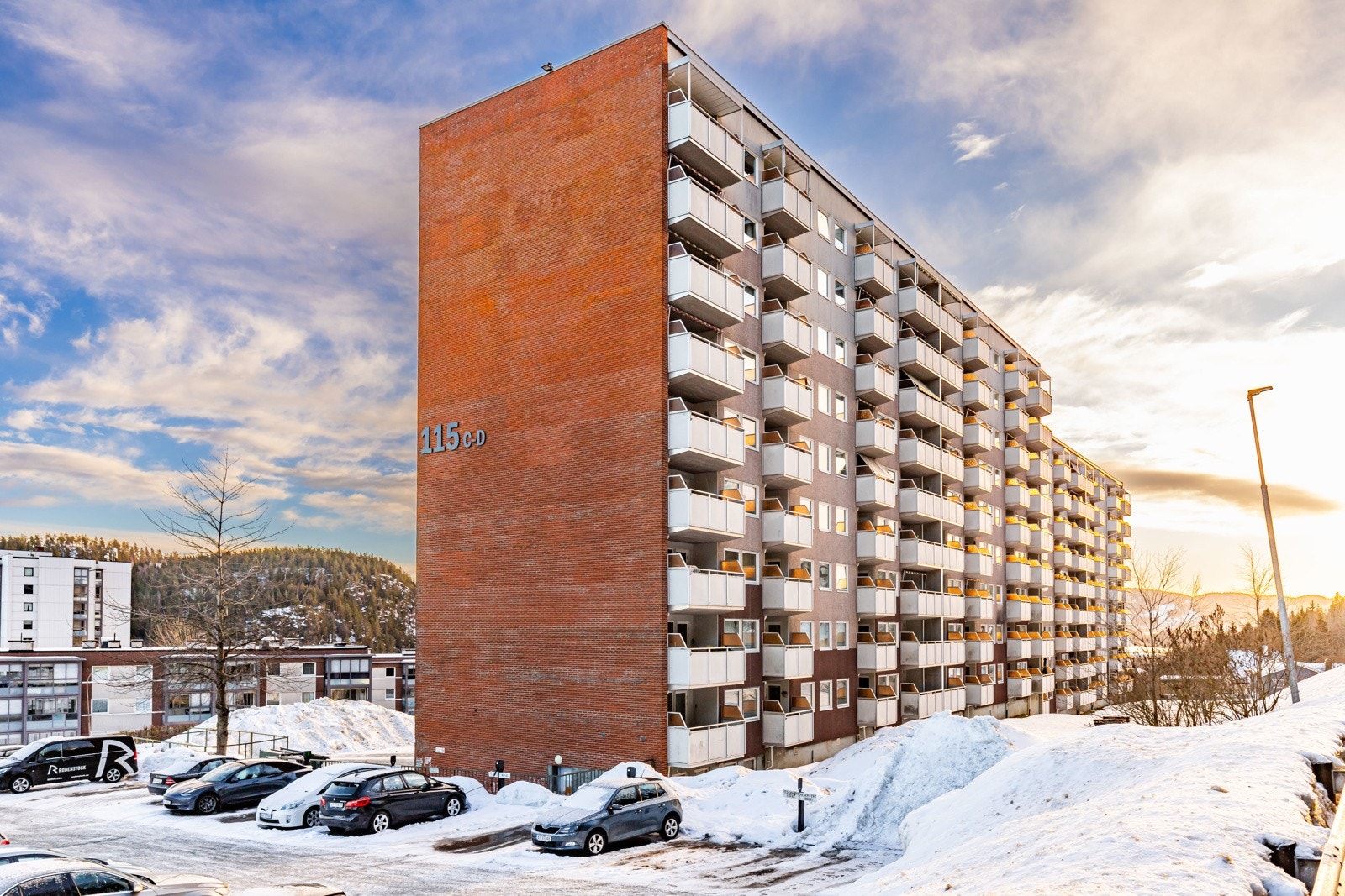 Dette er en trivelig 3-roms andelsleilighet i syvende etasje med heisadkomst opp til leilighetsplan. Galleribilde