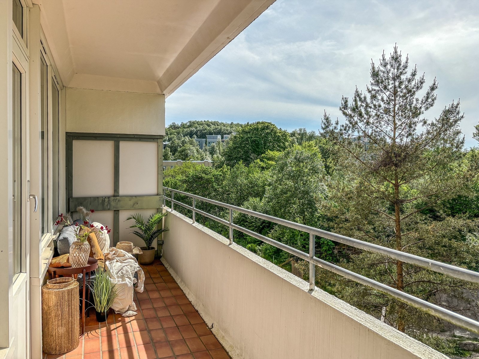 Altanen har meget gode solforhold, og er vendt mot nordvest. Galleribilde