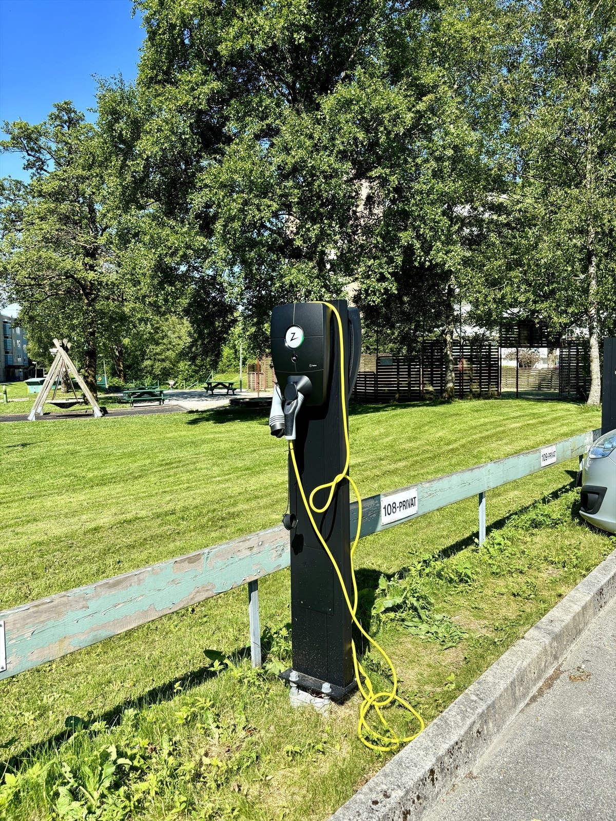 Borettslaget har 450 parkeringsplasser med ladestasjon, samt gjesteparkering med lademuligheter. Galleribilde