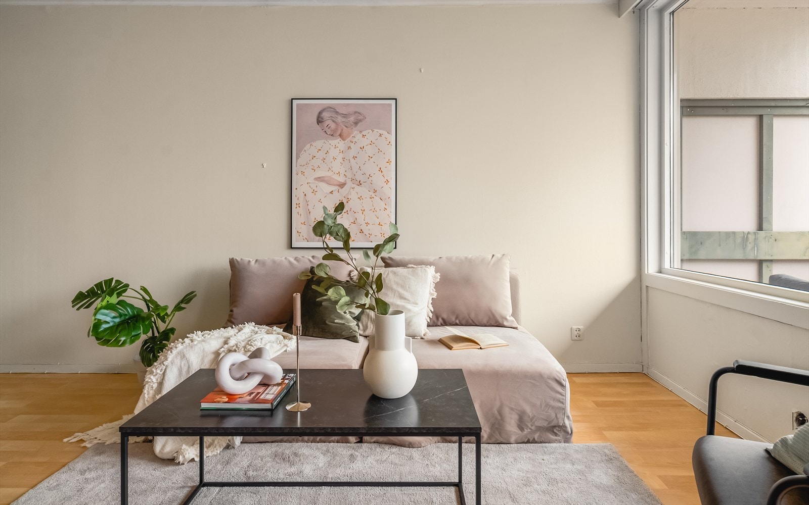 Kabel-tv og internett (fiber) er inkludert i felleskostnadene. Galleribilde