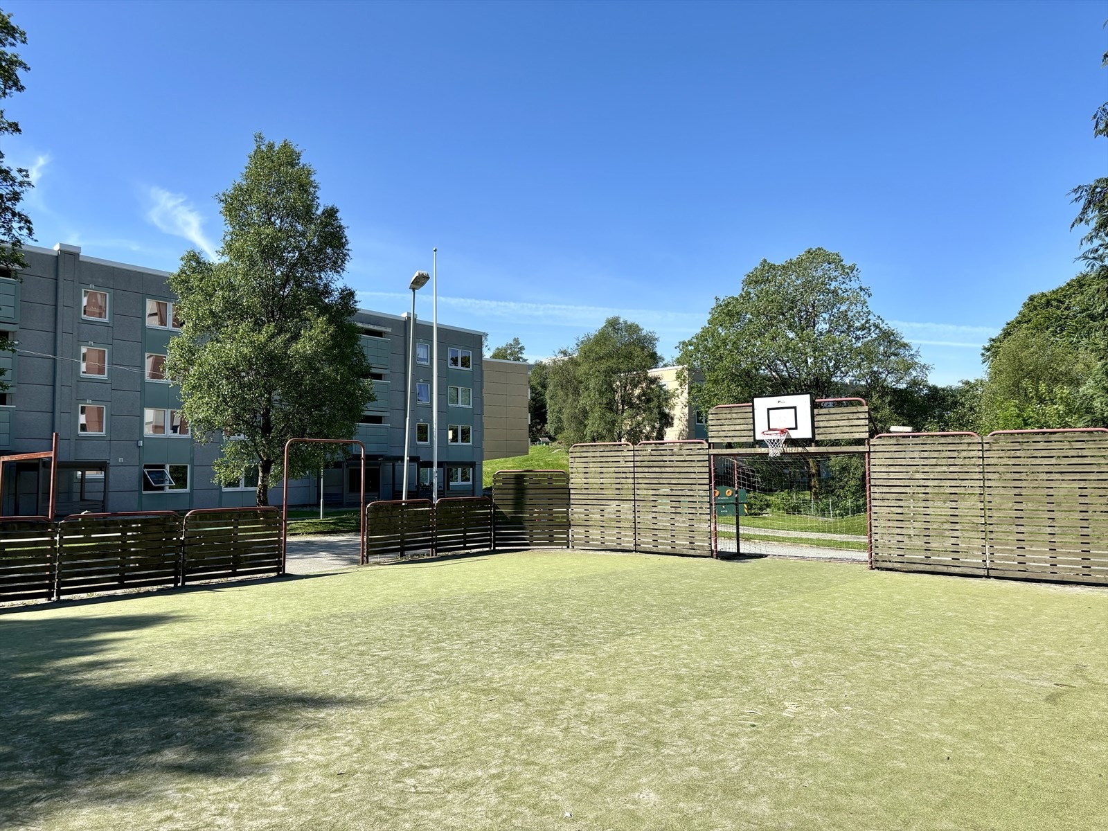 Toppe Borettslag består av 521 leiligheter og har eget trimrom (kun 100,- pr måned) og selskapslokale. Galleribilde