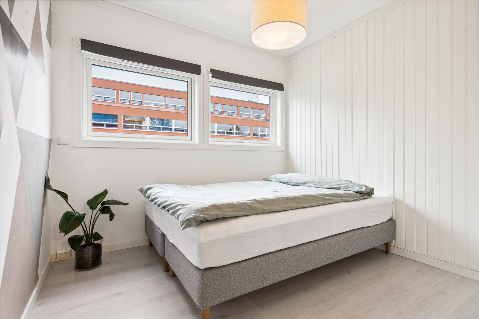 Soverom nr. 3 med god plass til seng og øvrig møblement. OBS: Ikke byggemeldt/bruksendret. Galleribilde