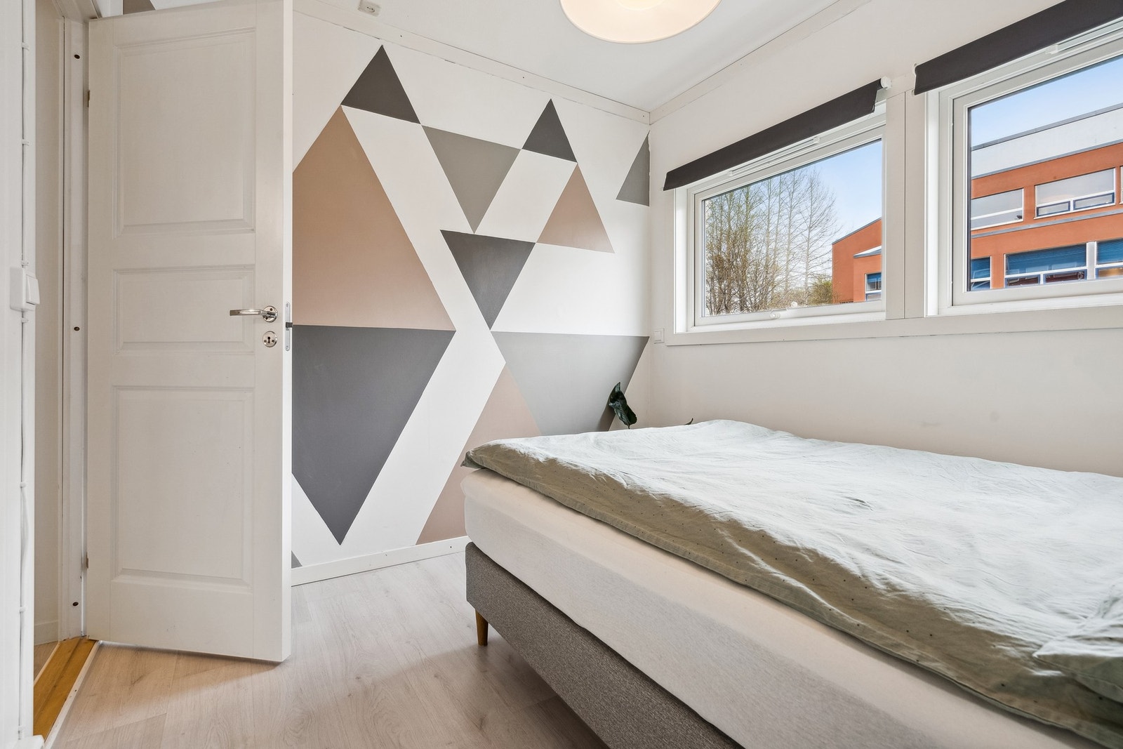 Soverom nr. 3 med god plass til seng og øvrig møblement.
OBS: Ikke byggemeldt/bruksendret. Galleribilde